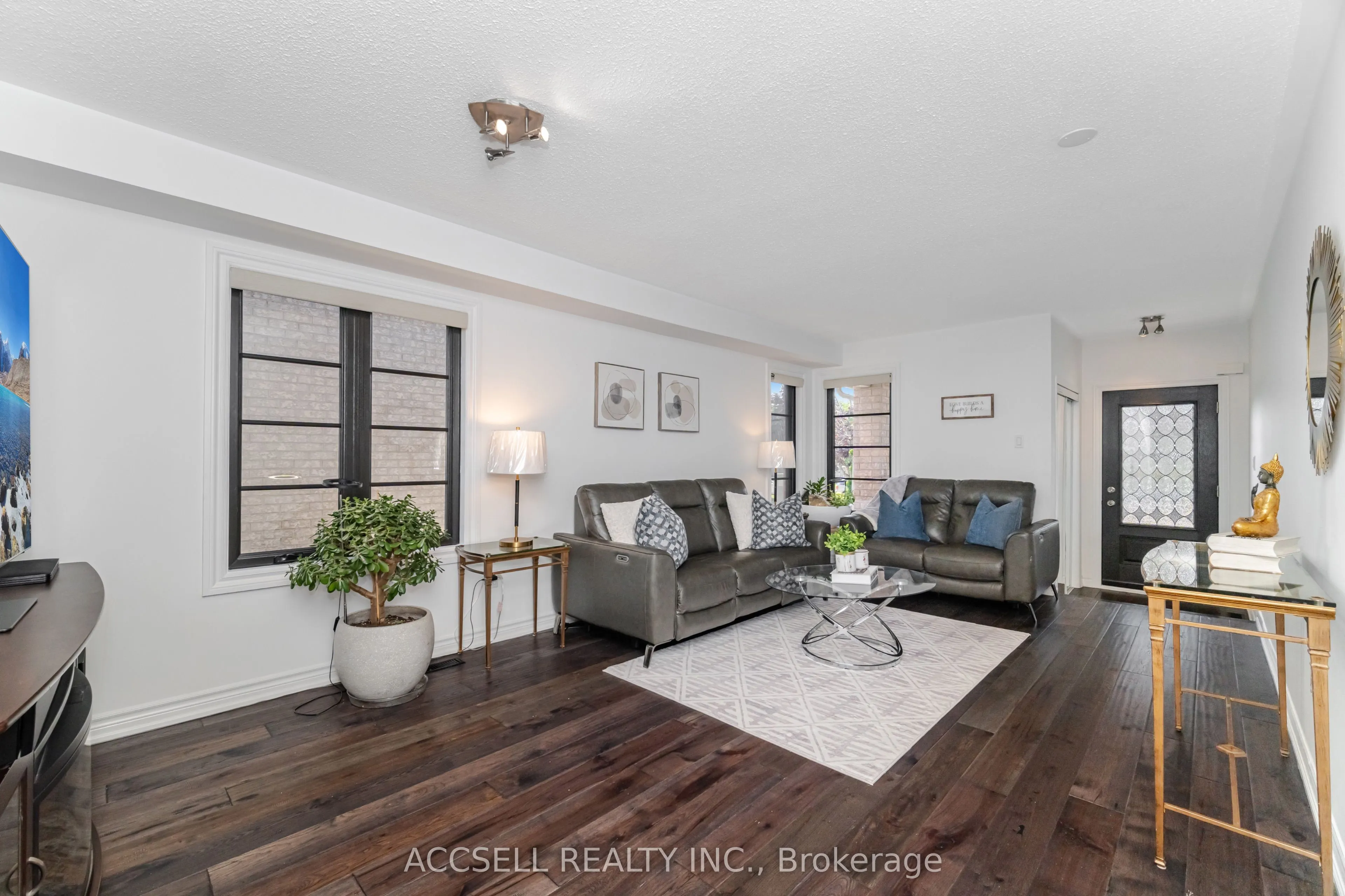 323 Pettigrew Trail