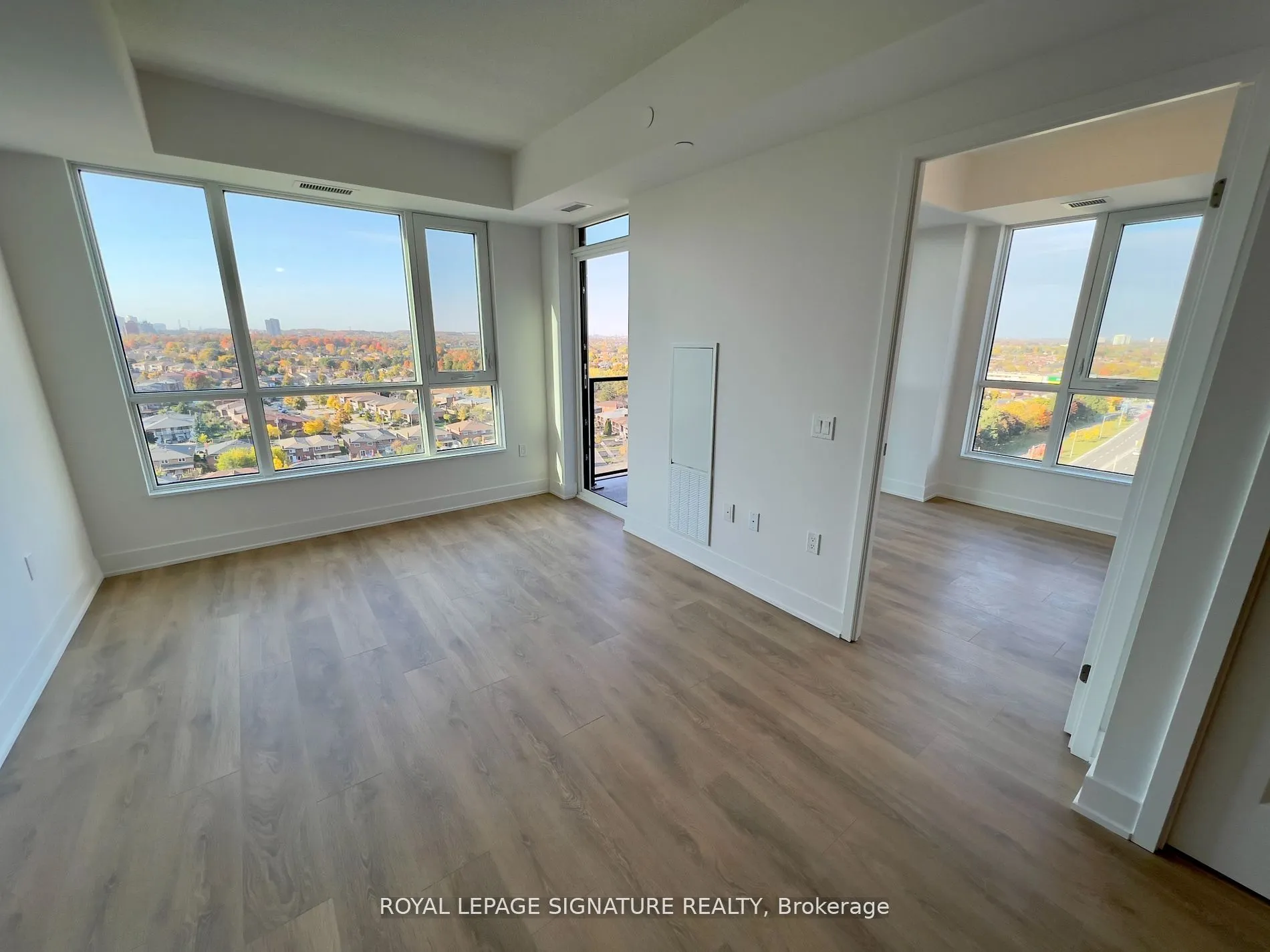 202 Burnhamthorpe Road E, #1407