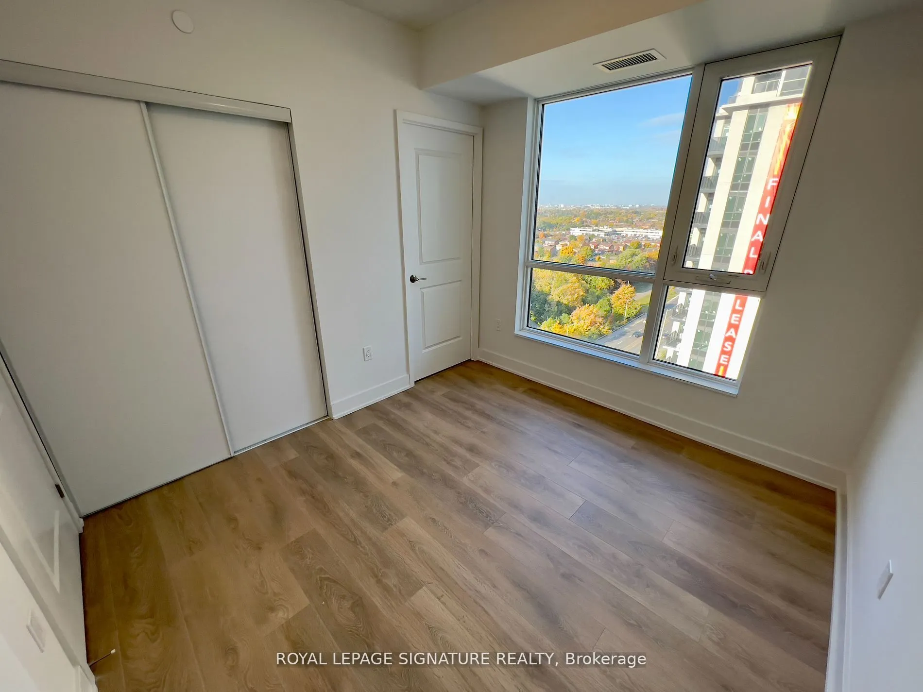 202 Burnhamthorpe Road E, #1407
