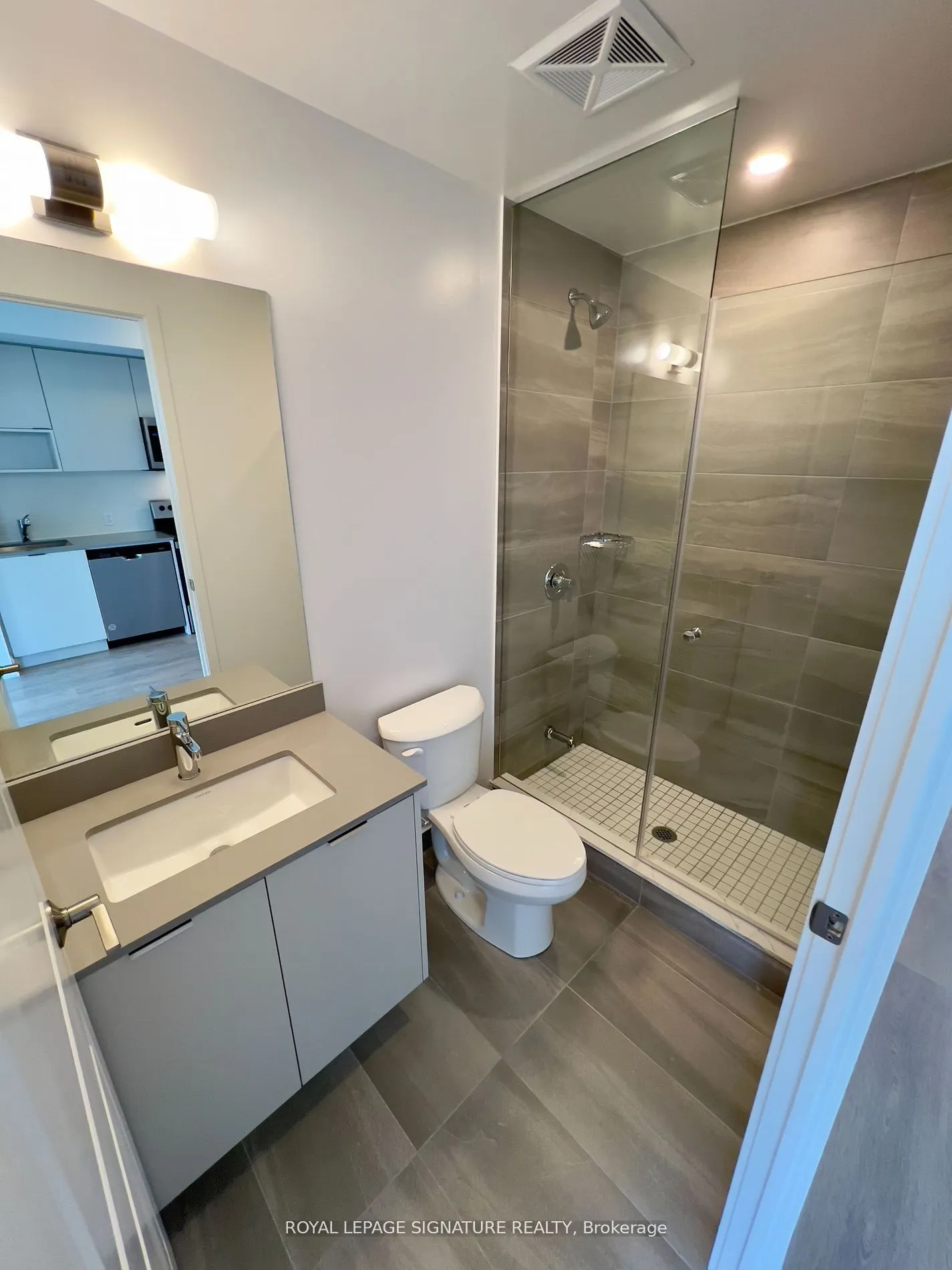 202 Burnhamthorpe Road E, #1407
