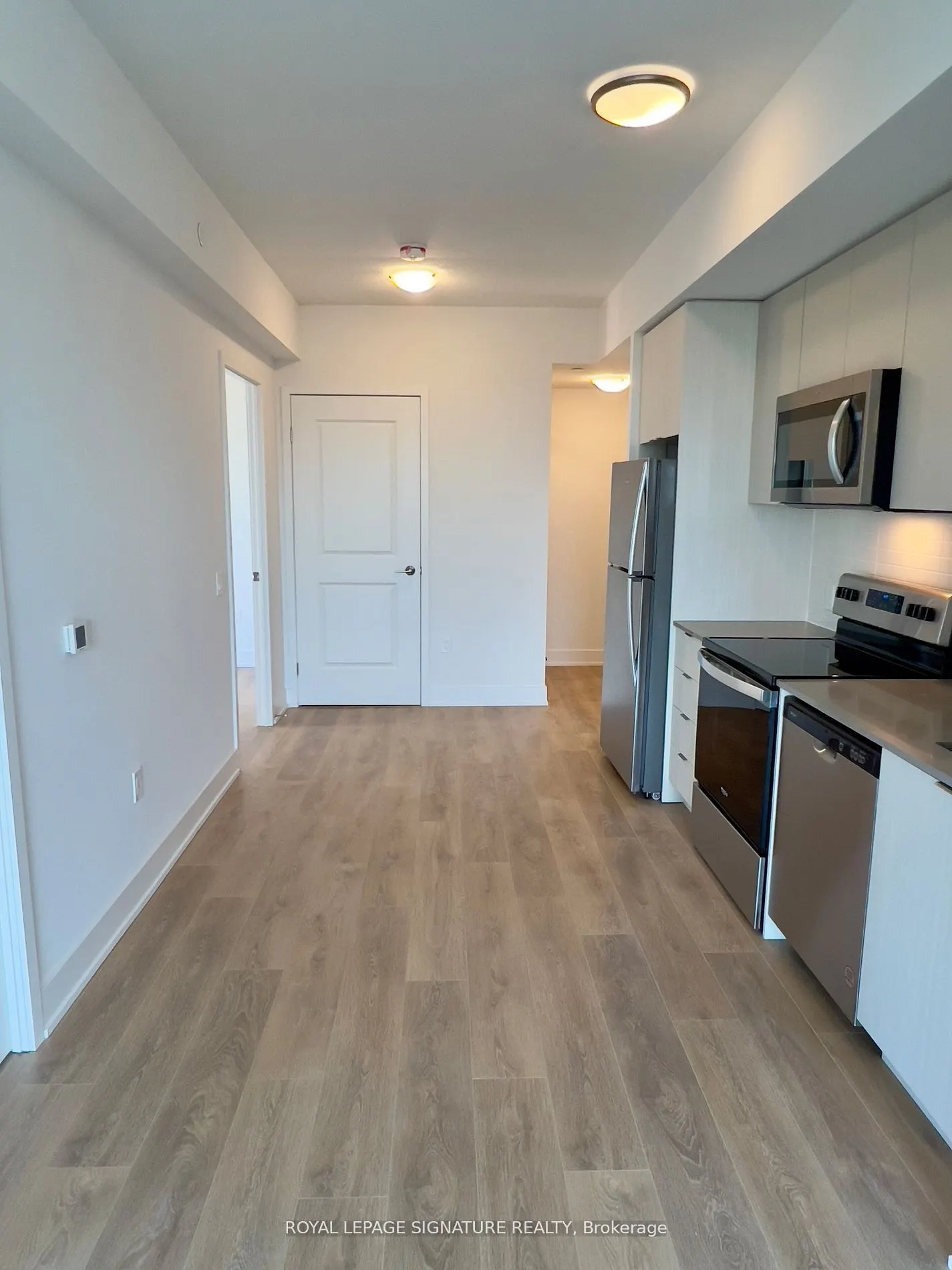202 Burnhamthorpe Road E, #1407