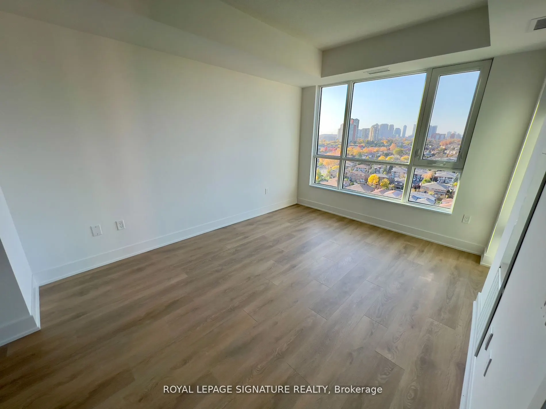 202 Burnhamthorpe Road E, #1407