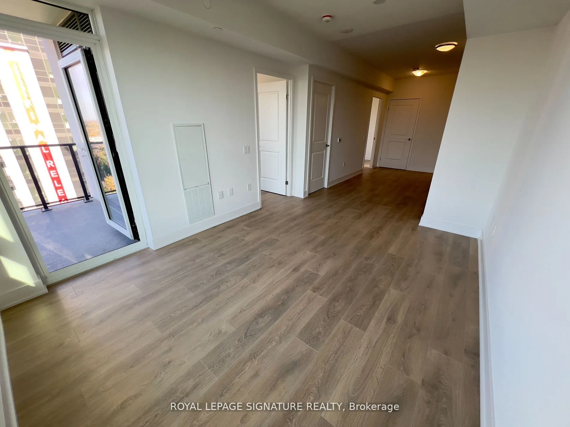 202 Burnhamthorpe Road E, #1407