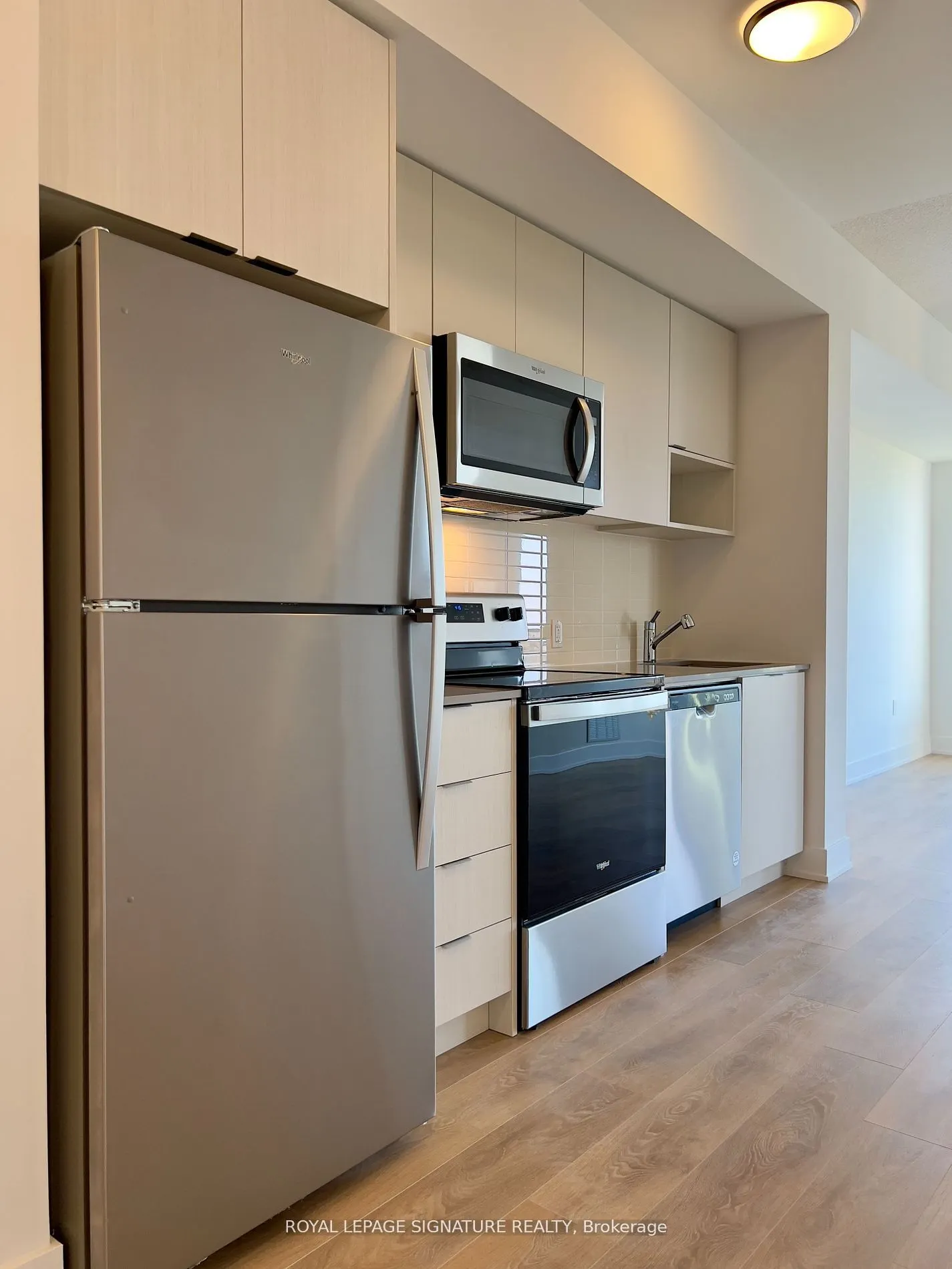 202 Burnhamthorpe Road E, #1407