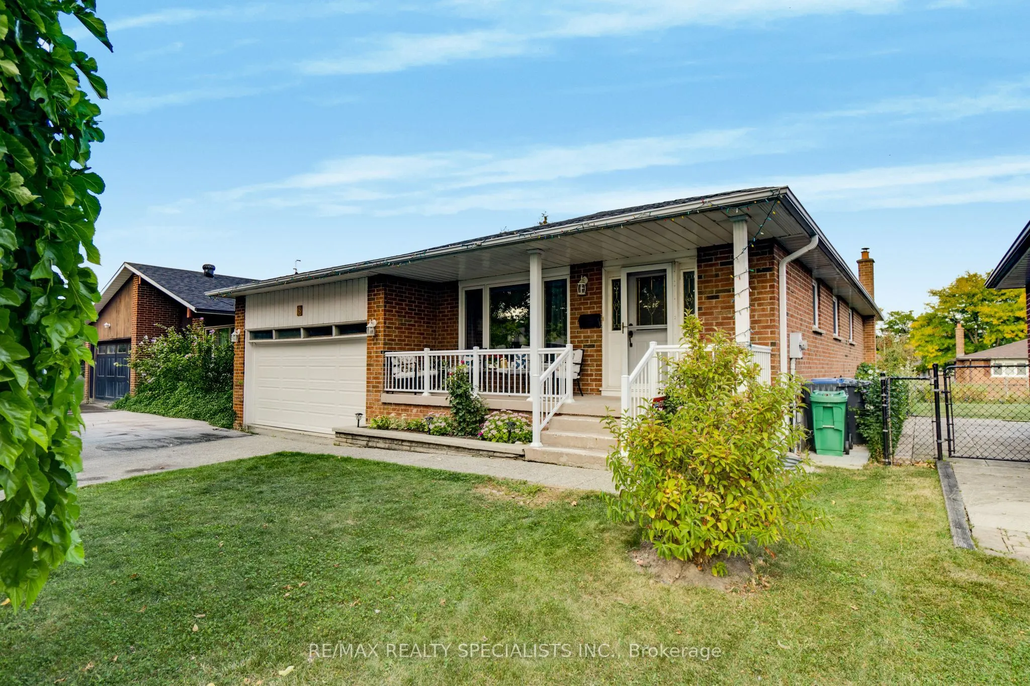 8 Malcolm Crescent