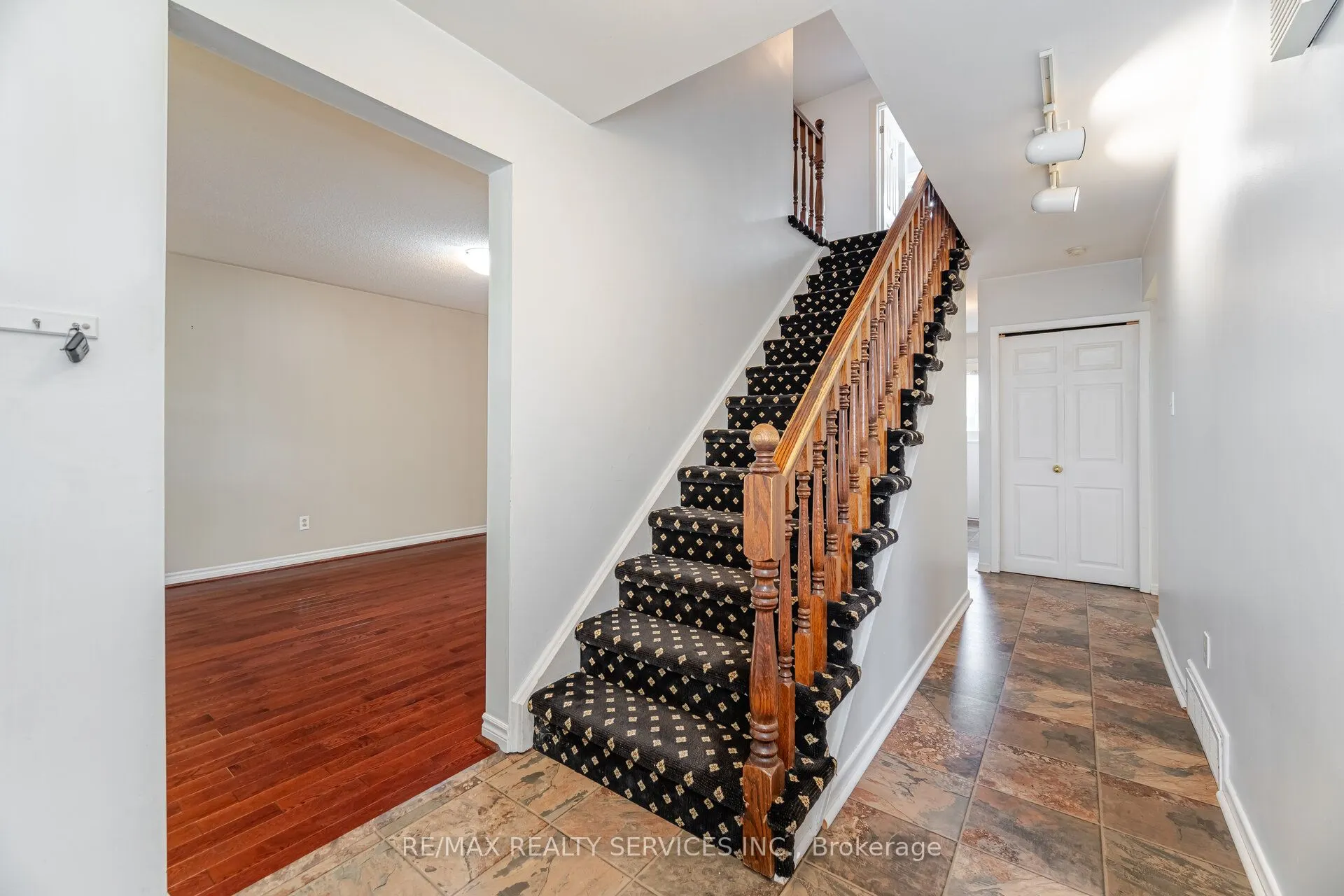 34 Peel Village Parkway