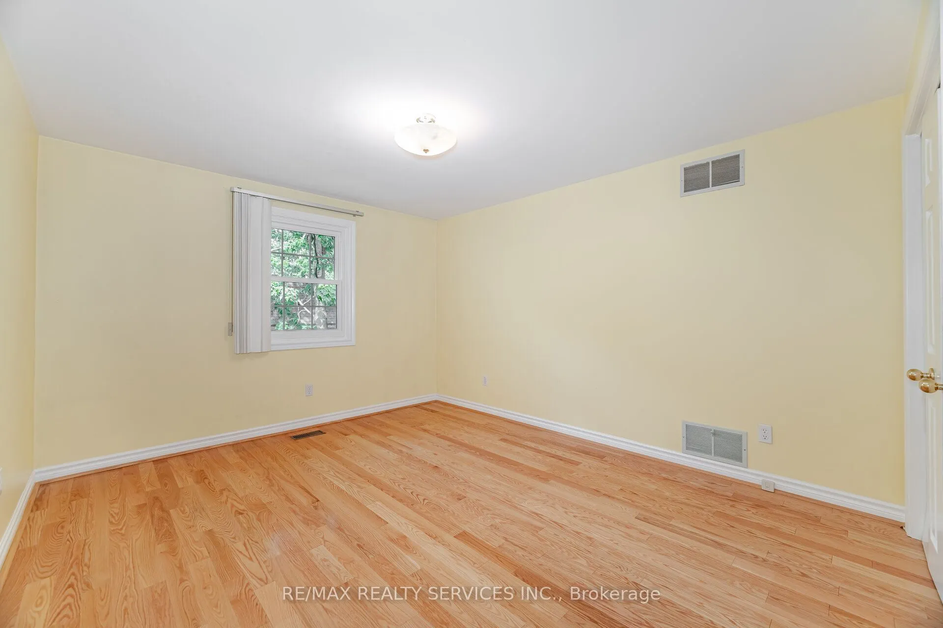 34 Peel Village Parkway