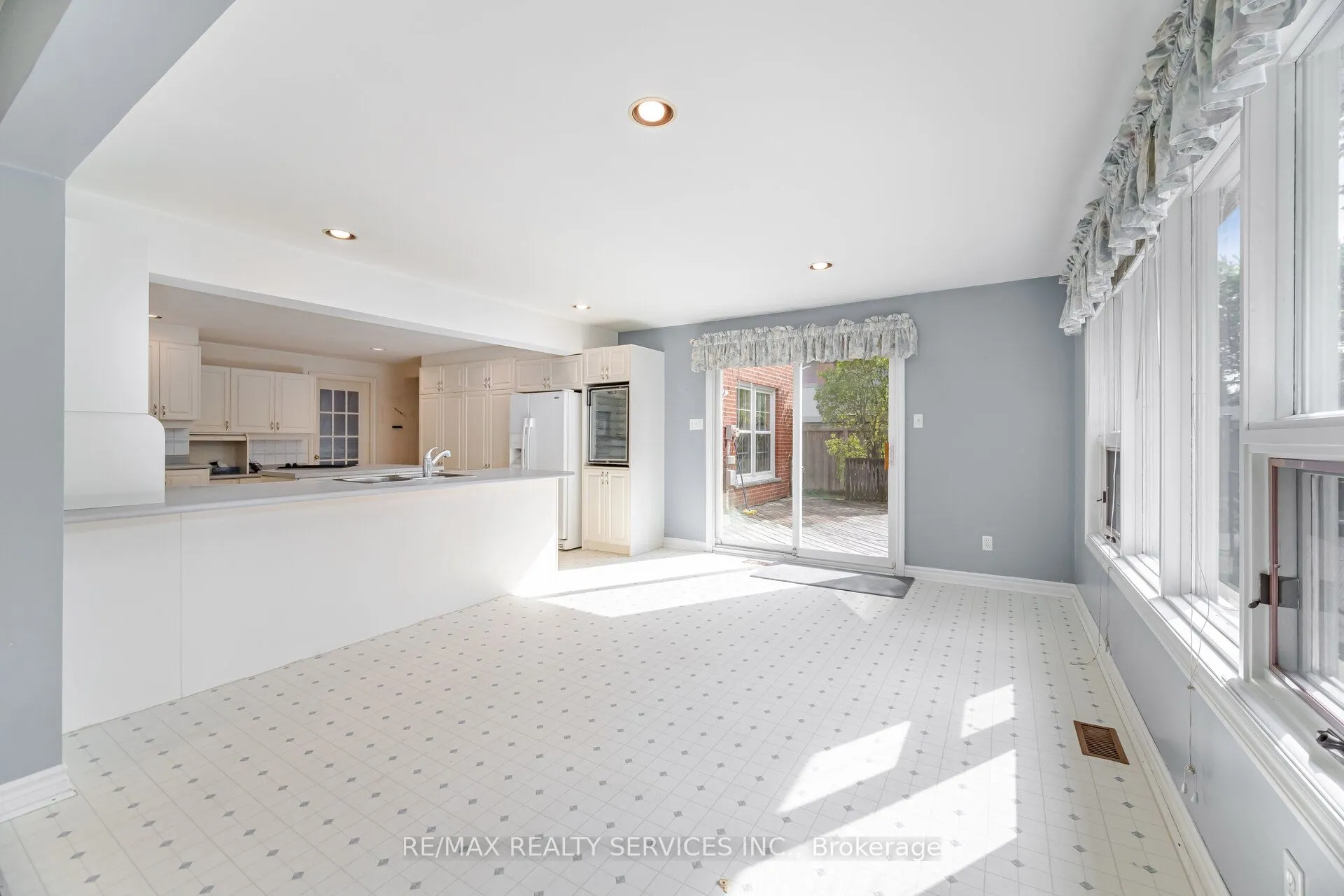 34 Peel Village Parkway