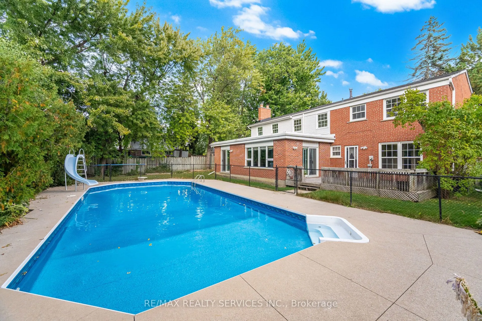 34 Peel Village Parkway