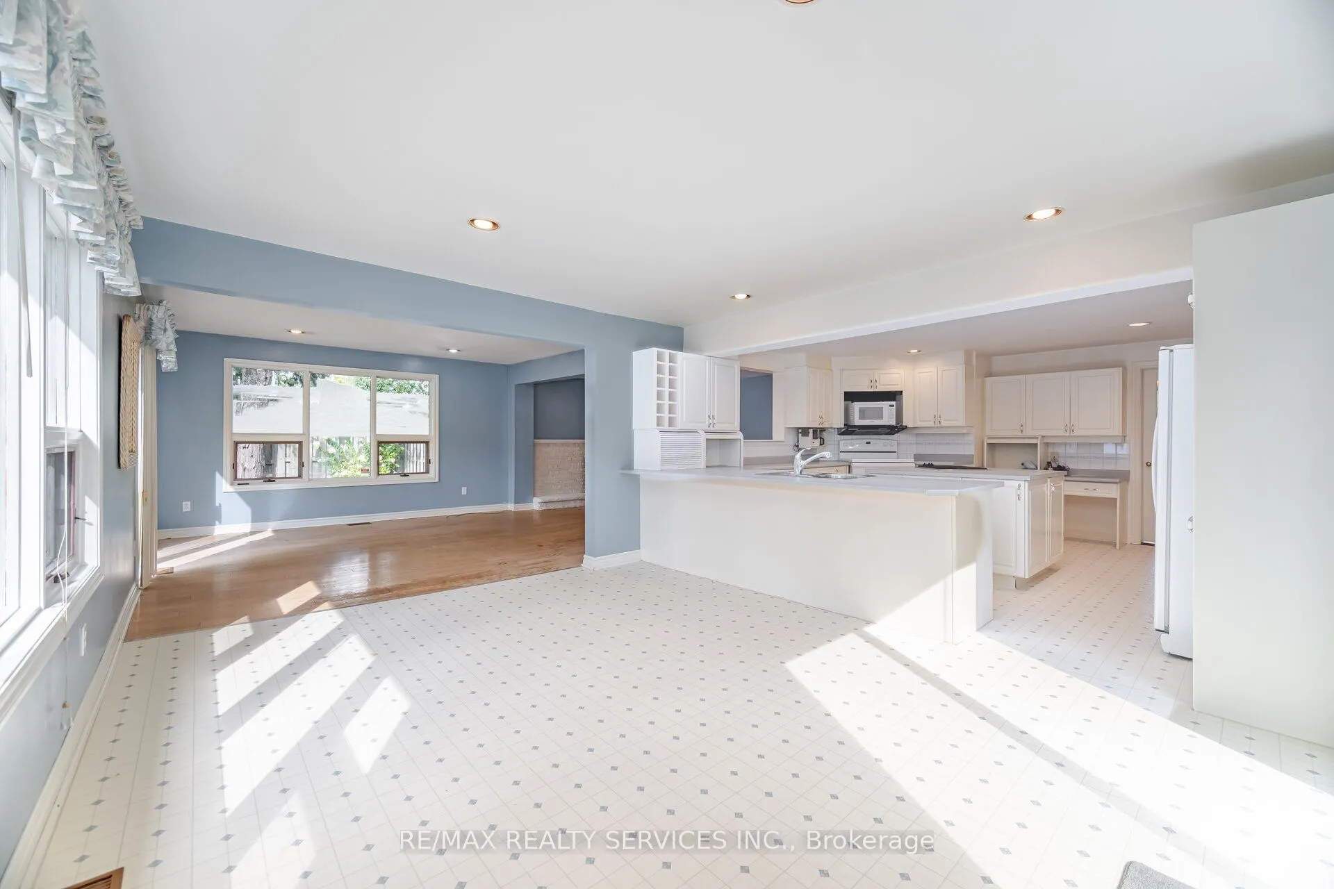 34 Peel Village Parkway