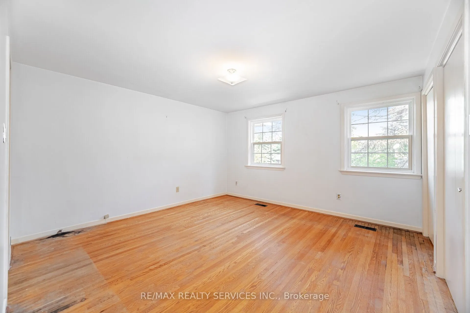 34 Peel Village Parkway