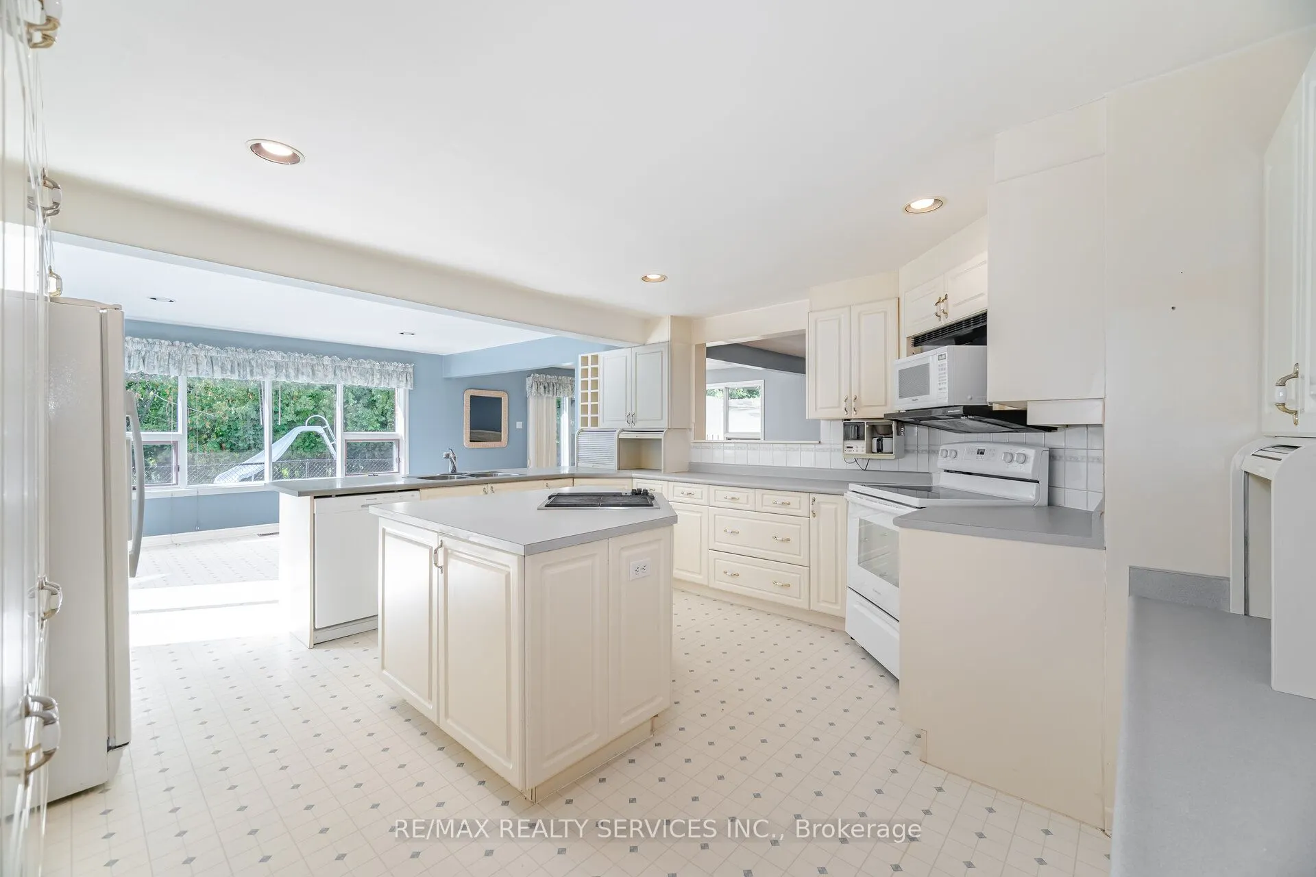 34 Peel Village Parkway