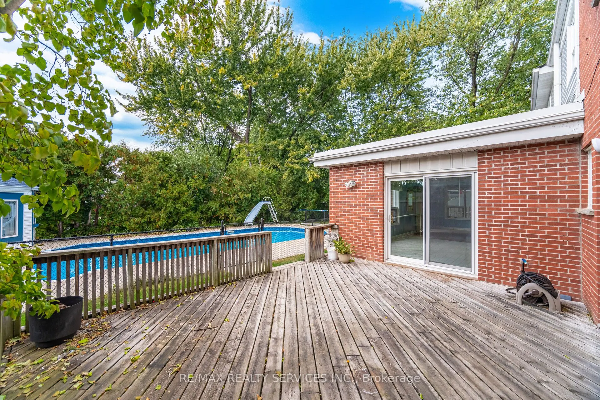 34 Peel Village Parkway