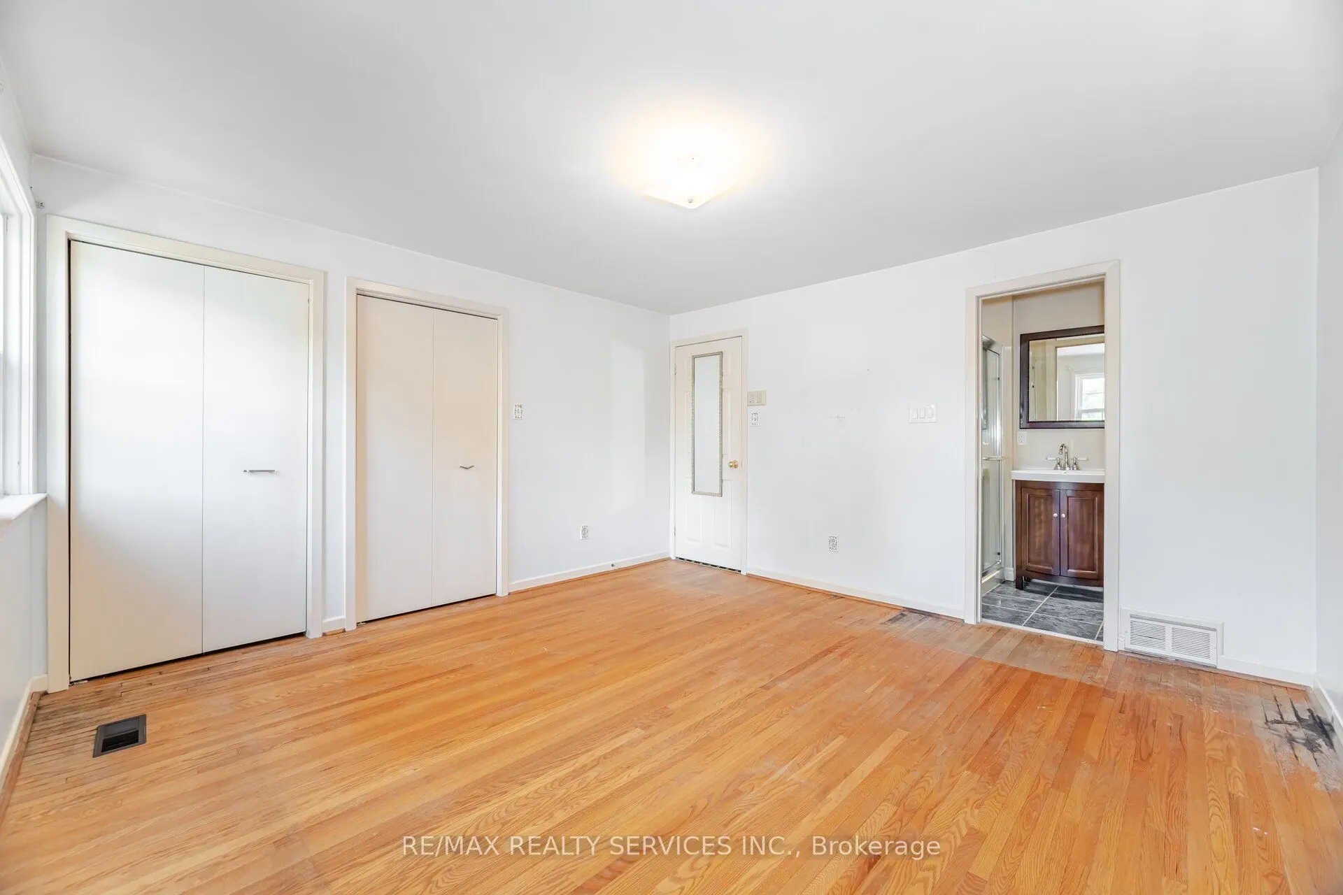 34 Peel Village Parkway