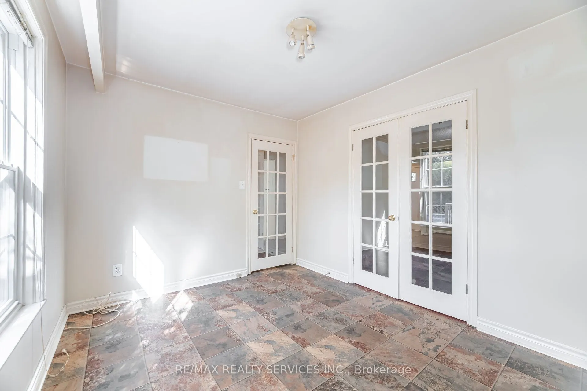 34 Peel Village Parkway