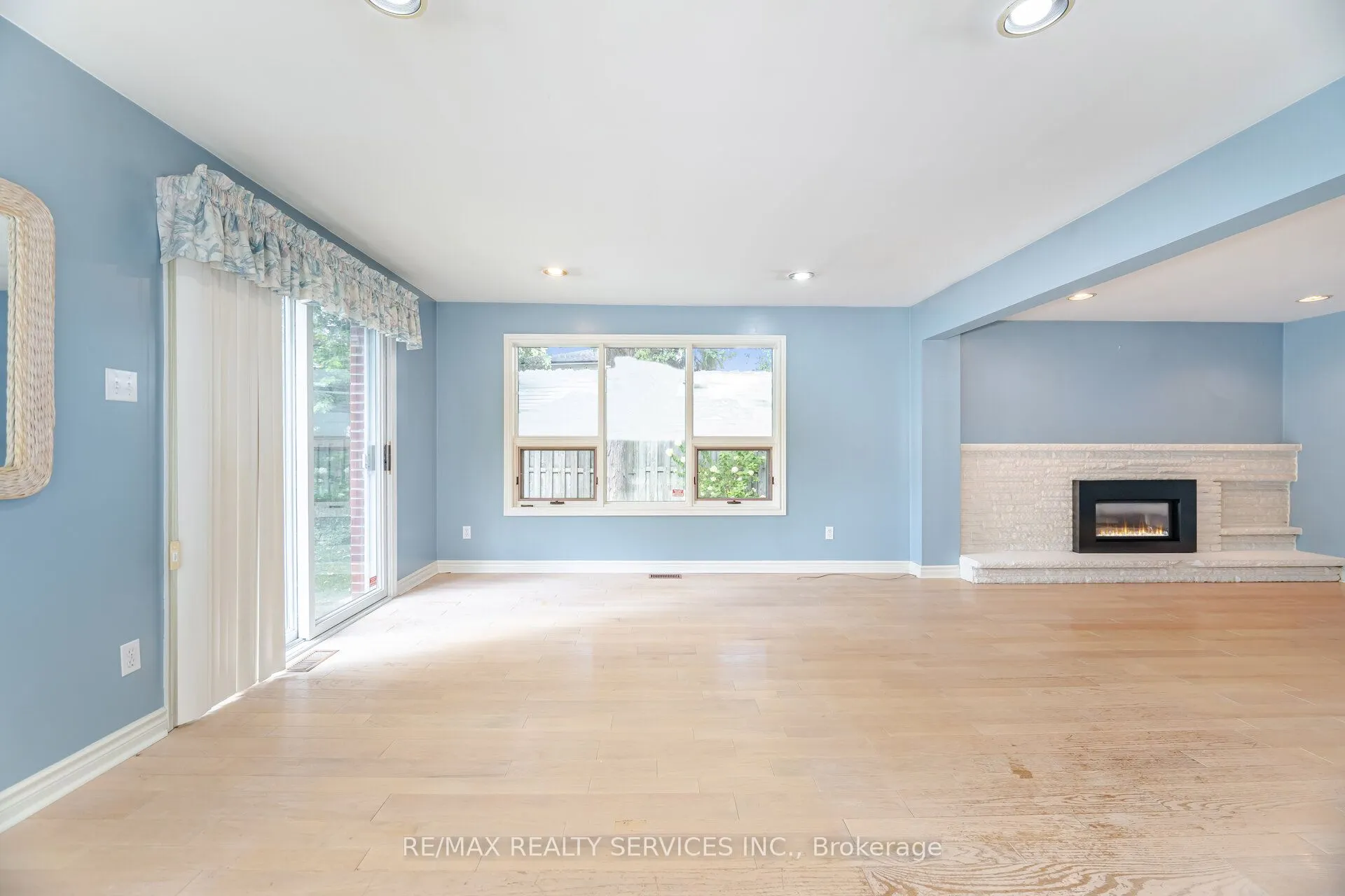 34 Peel Village Parkway