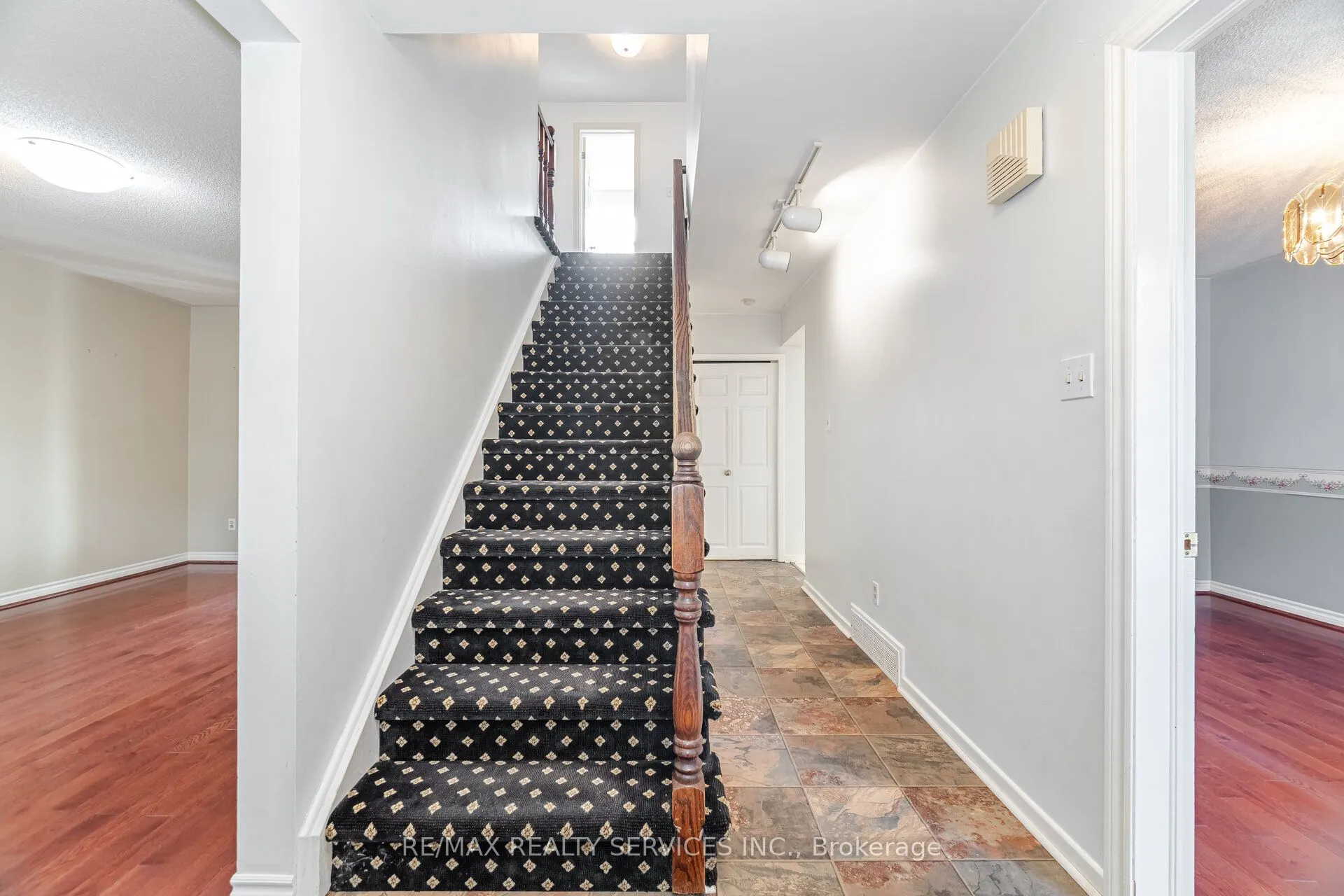 34 Peel Village Parkway