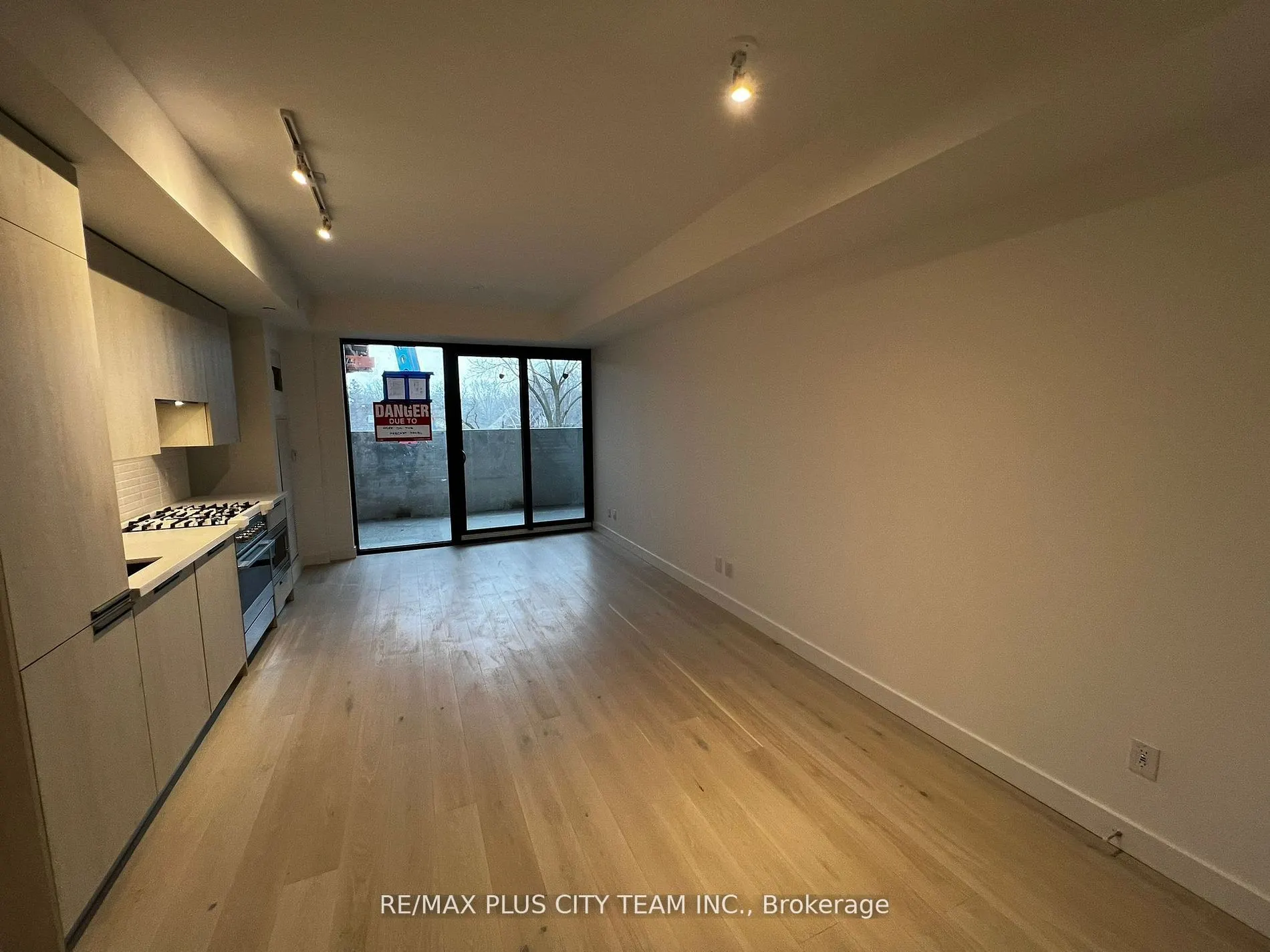 160 Kingsway Crescent W, #316