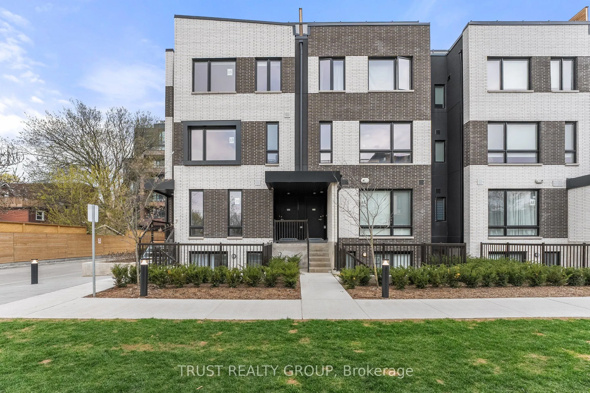 10 Ed Clark Gardens Boulevard, #15