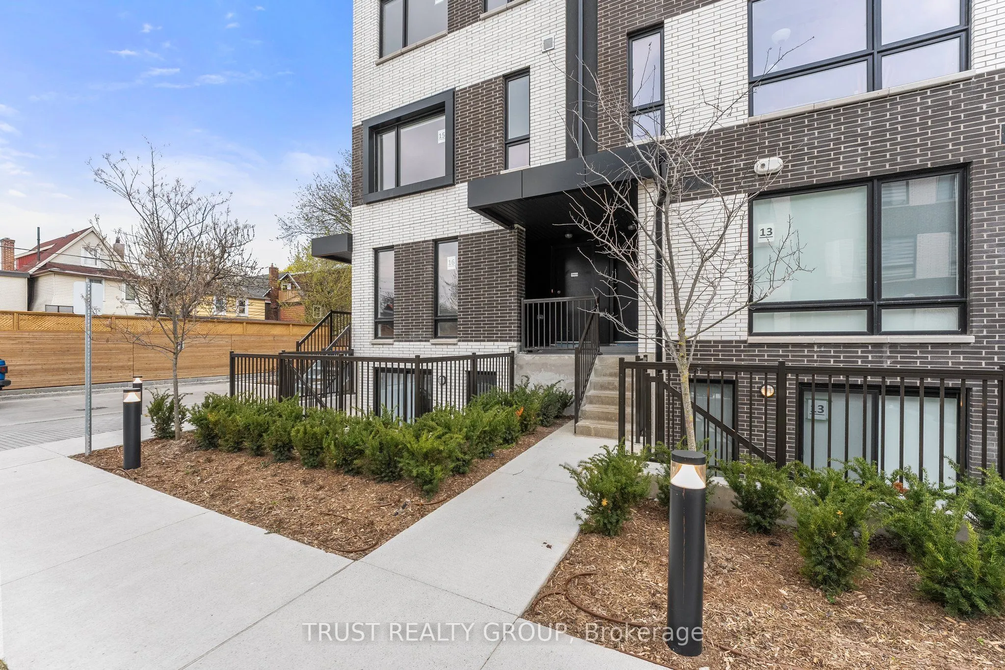 10 Ed Clark Gardens Boulevard, #15