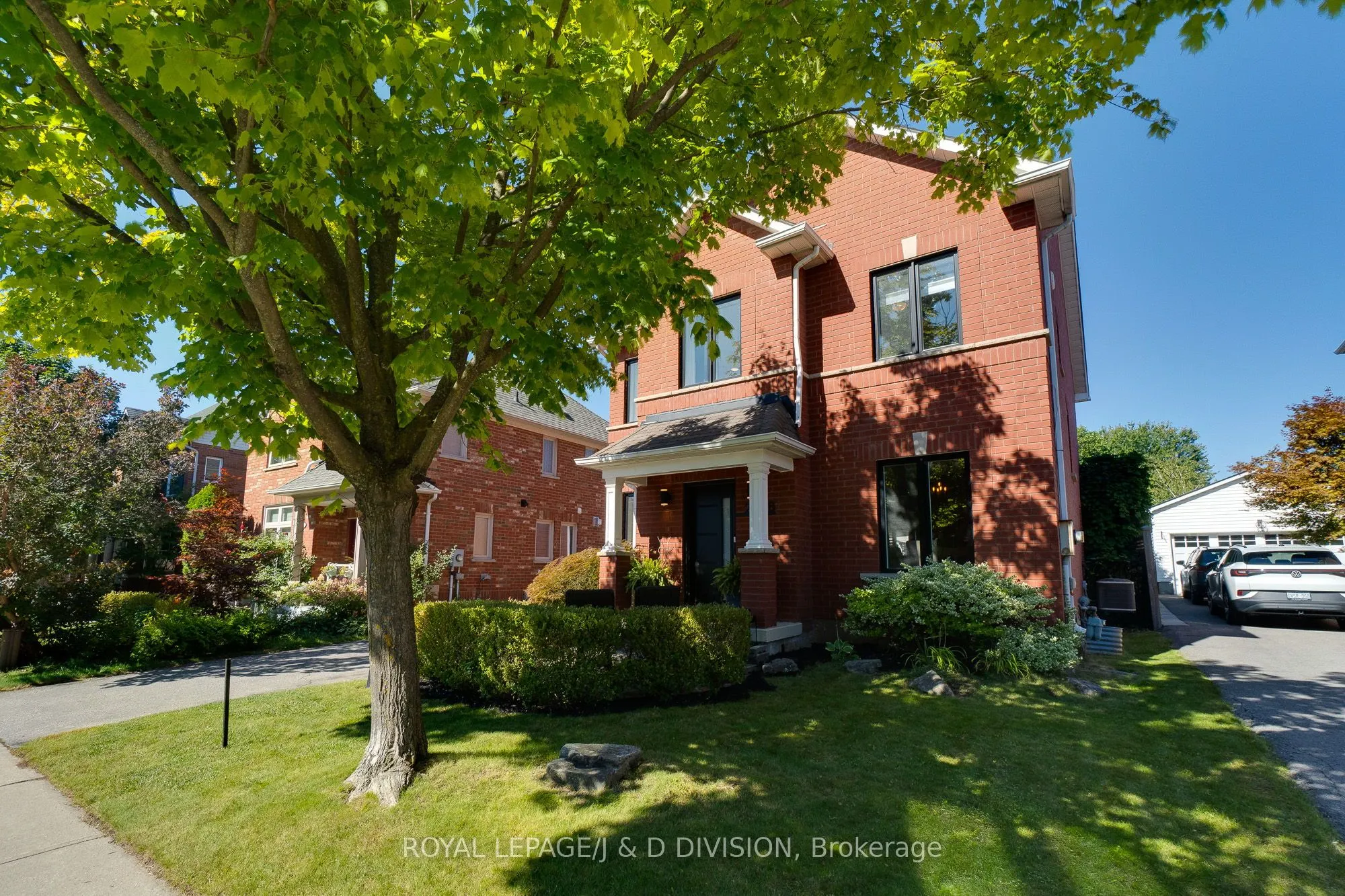 2448 Capilano Crescent