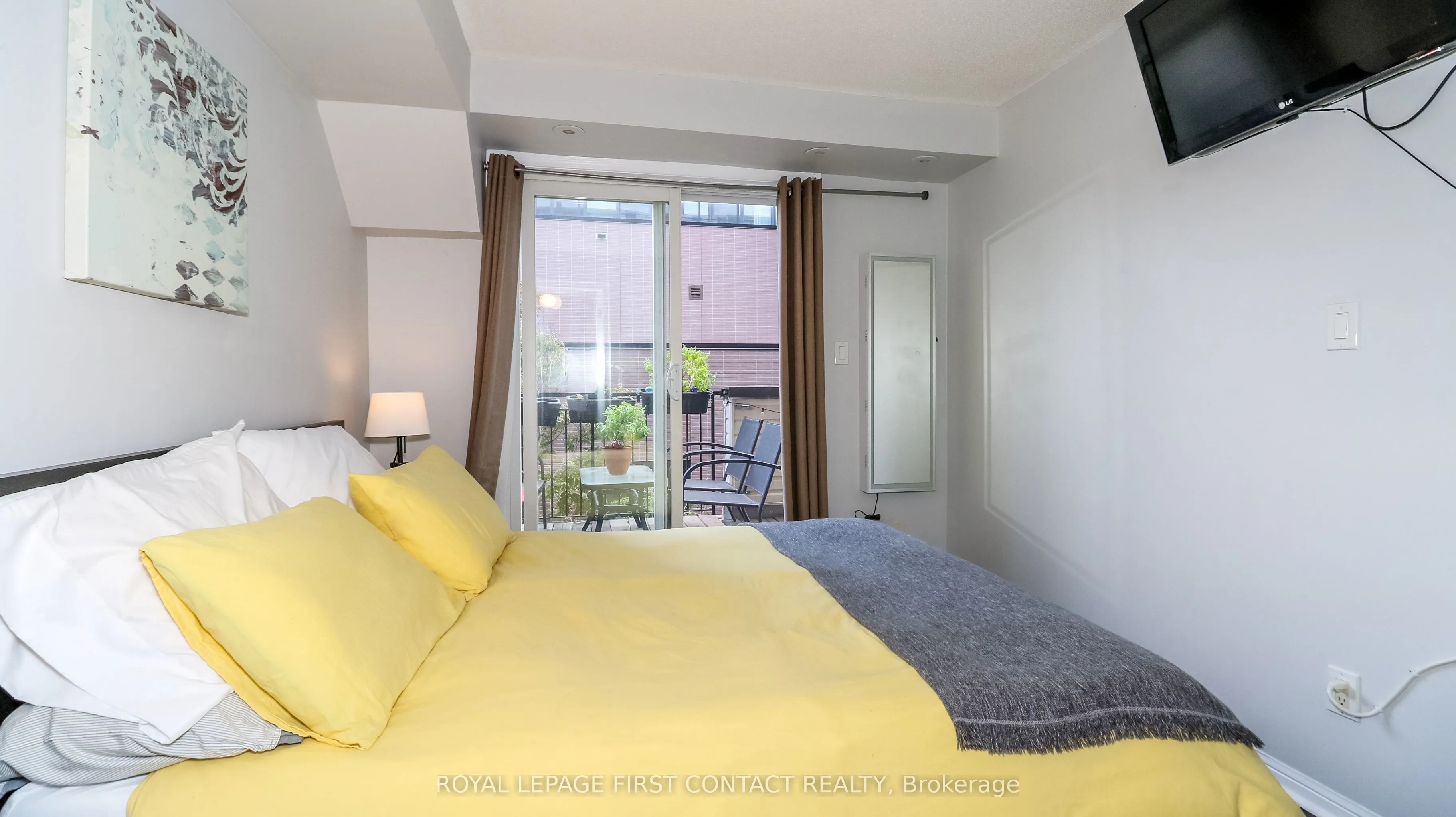 10 Laidlaw Street, #719