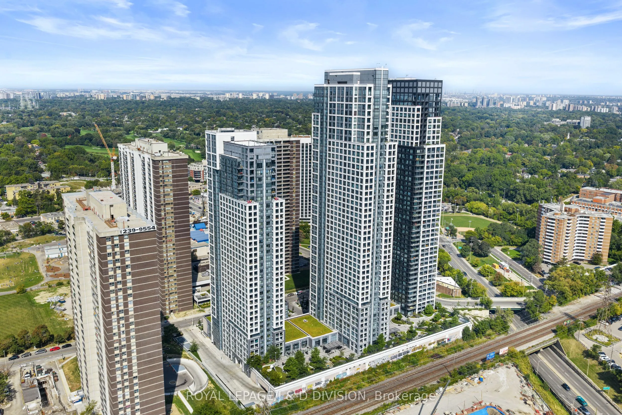 9 Mabelle Avenue, #819
