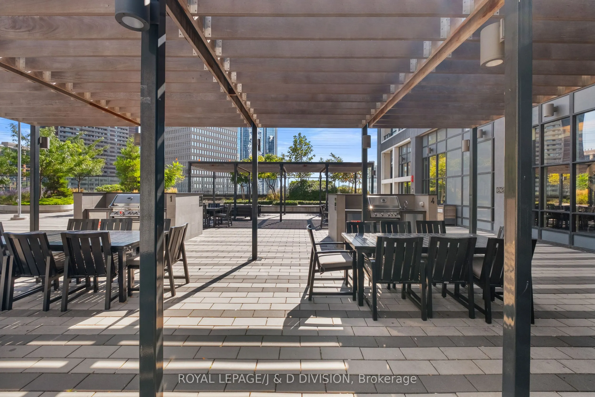 9 Mabelle Avenue, #819