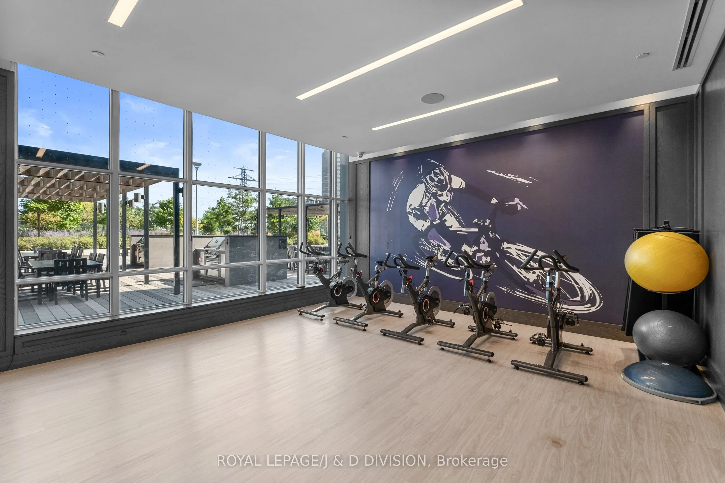 9 Mabelle Avenue, #819