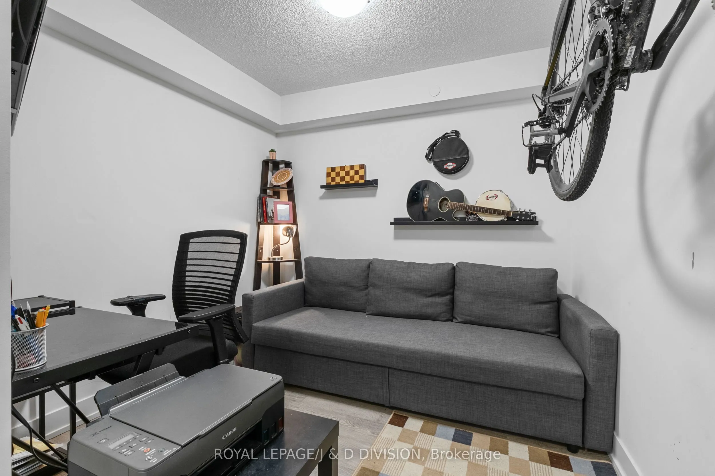 9 Mabelle Avenue, #819