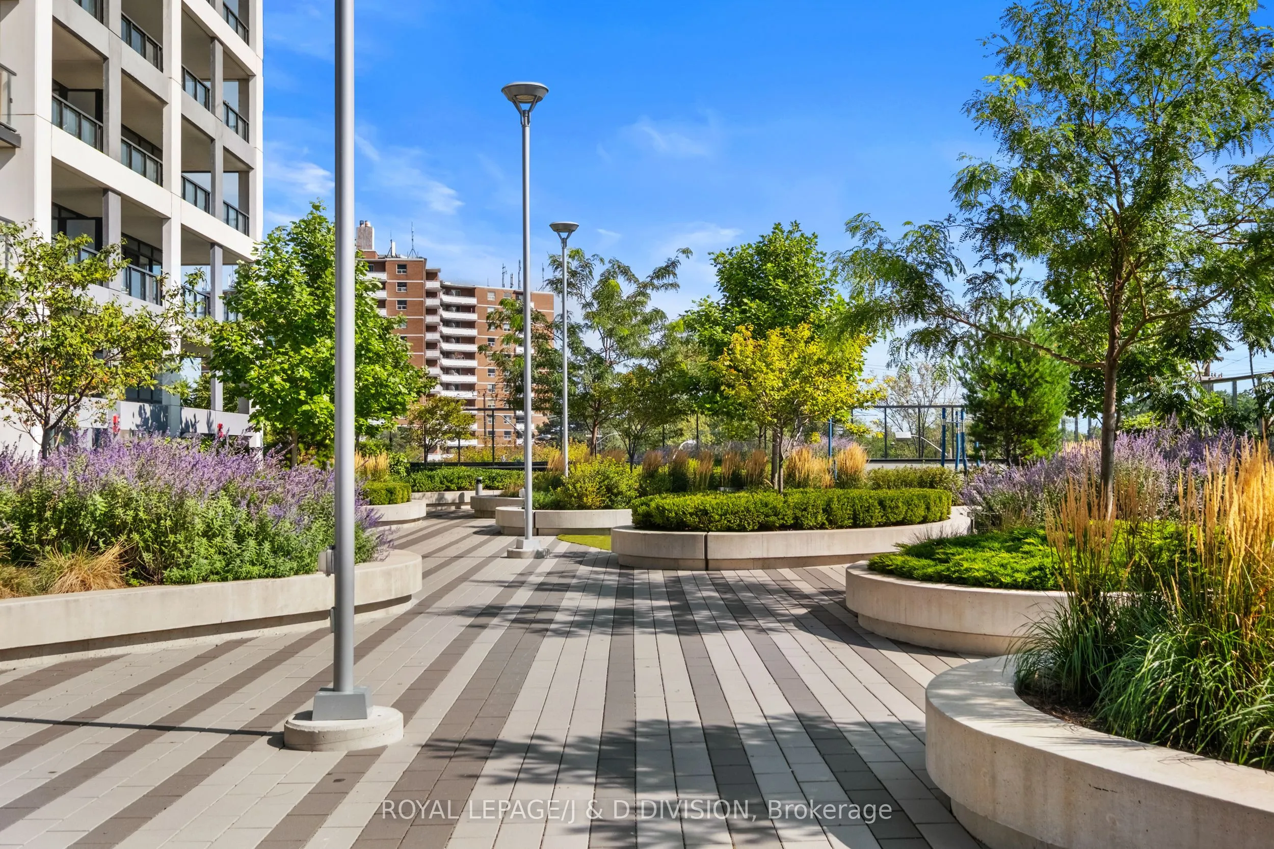 9 Mabelle Avenue, #819