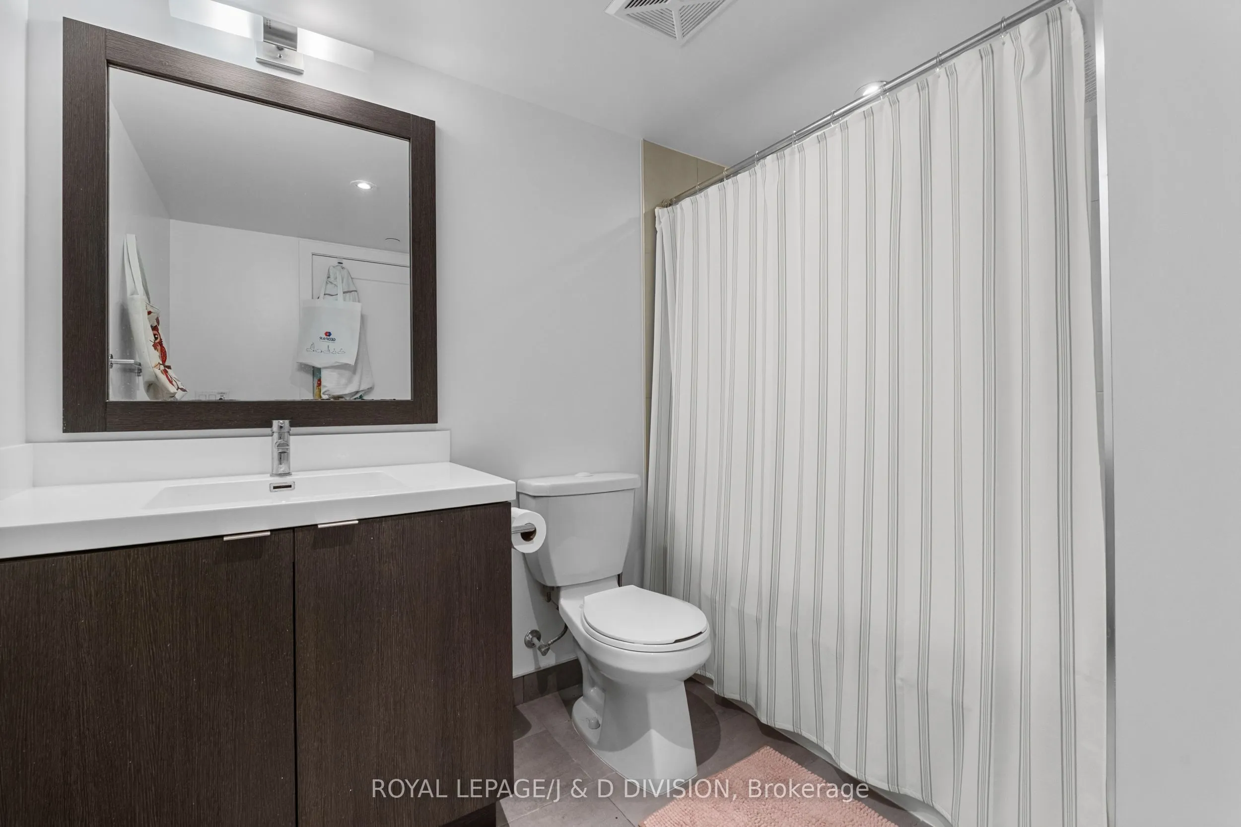 9 Mabelle Avenue, #819
