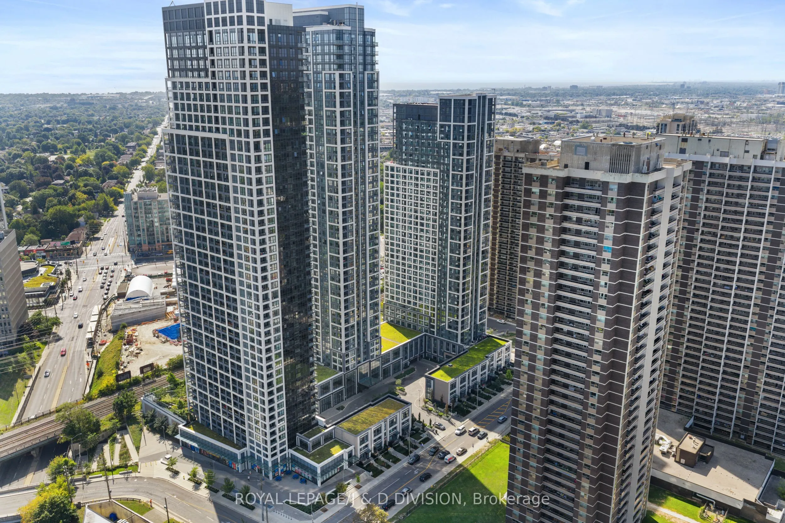 9 Mabelle Avenue, #819