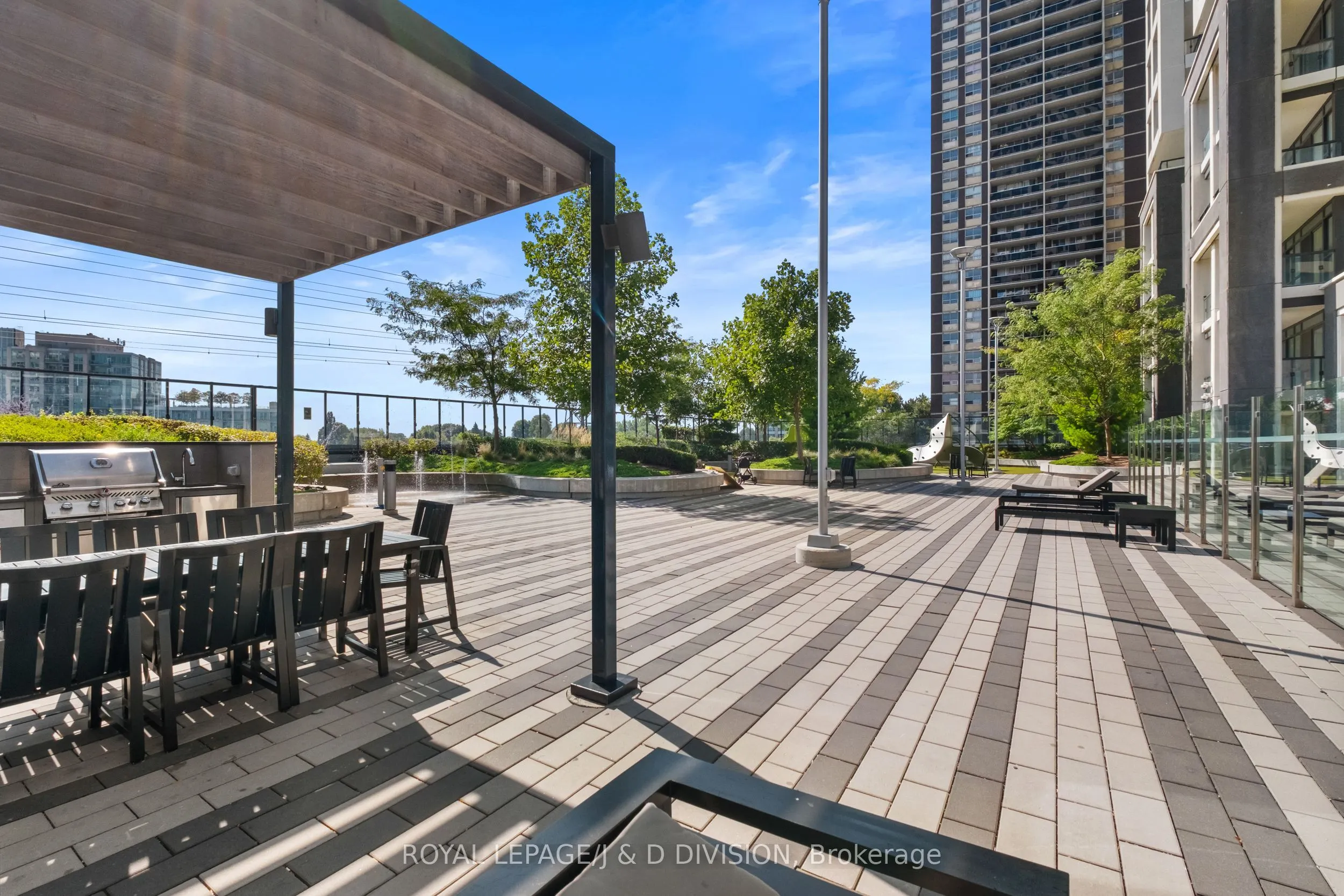 9 Mabelle Avenue, #819
