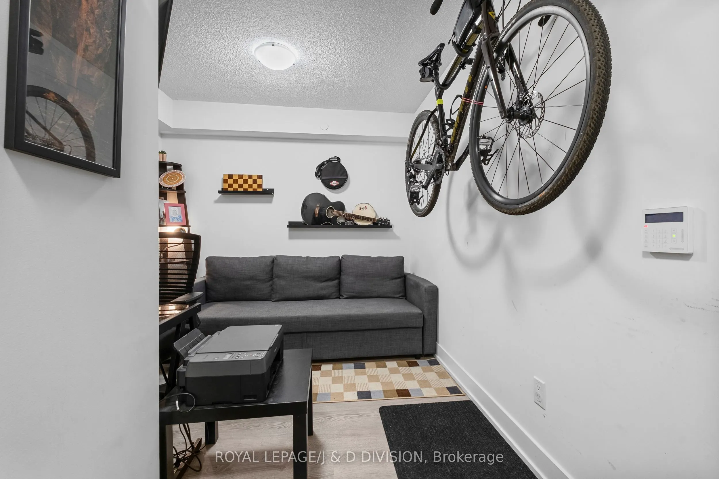 9 Mabelle Avenue, #819