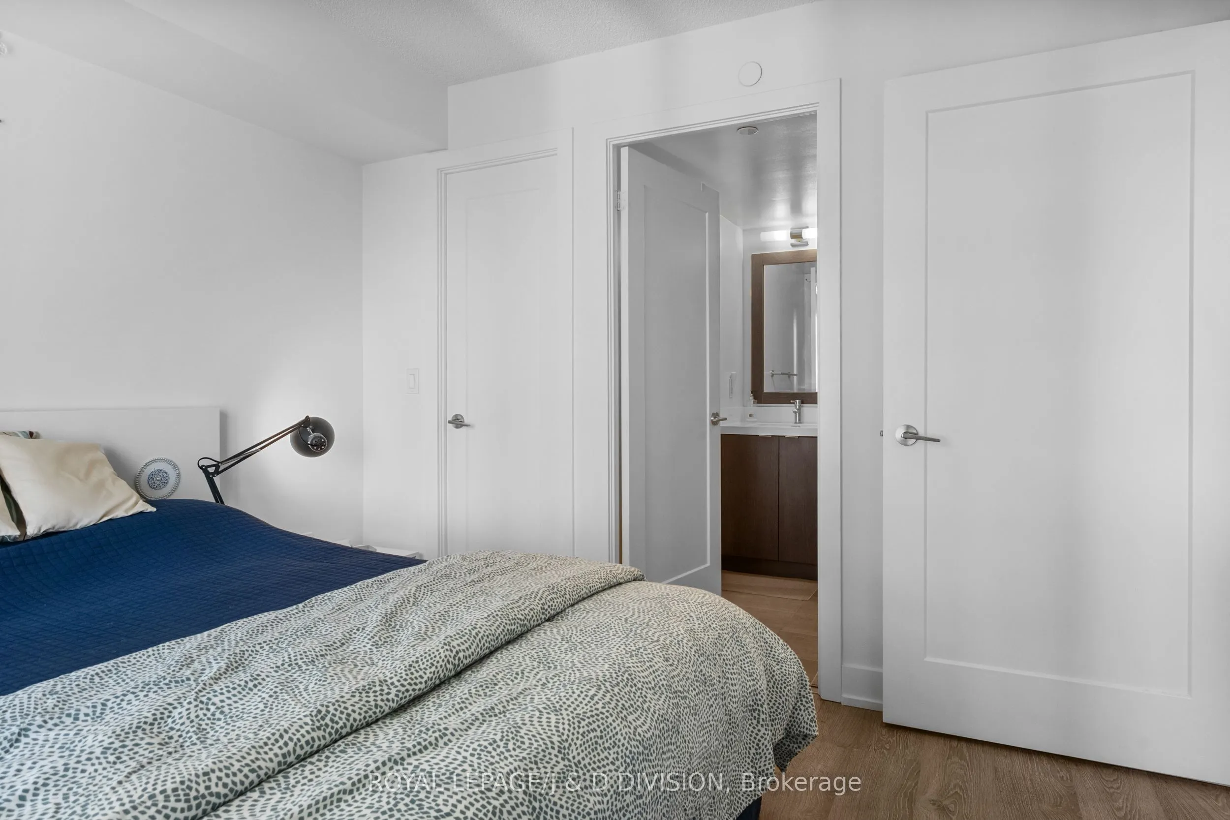 9 Mabelle Avenue, #819