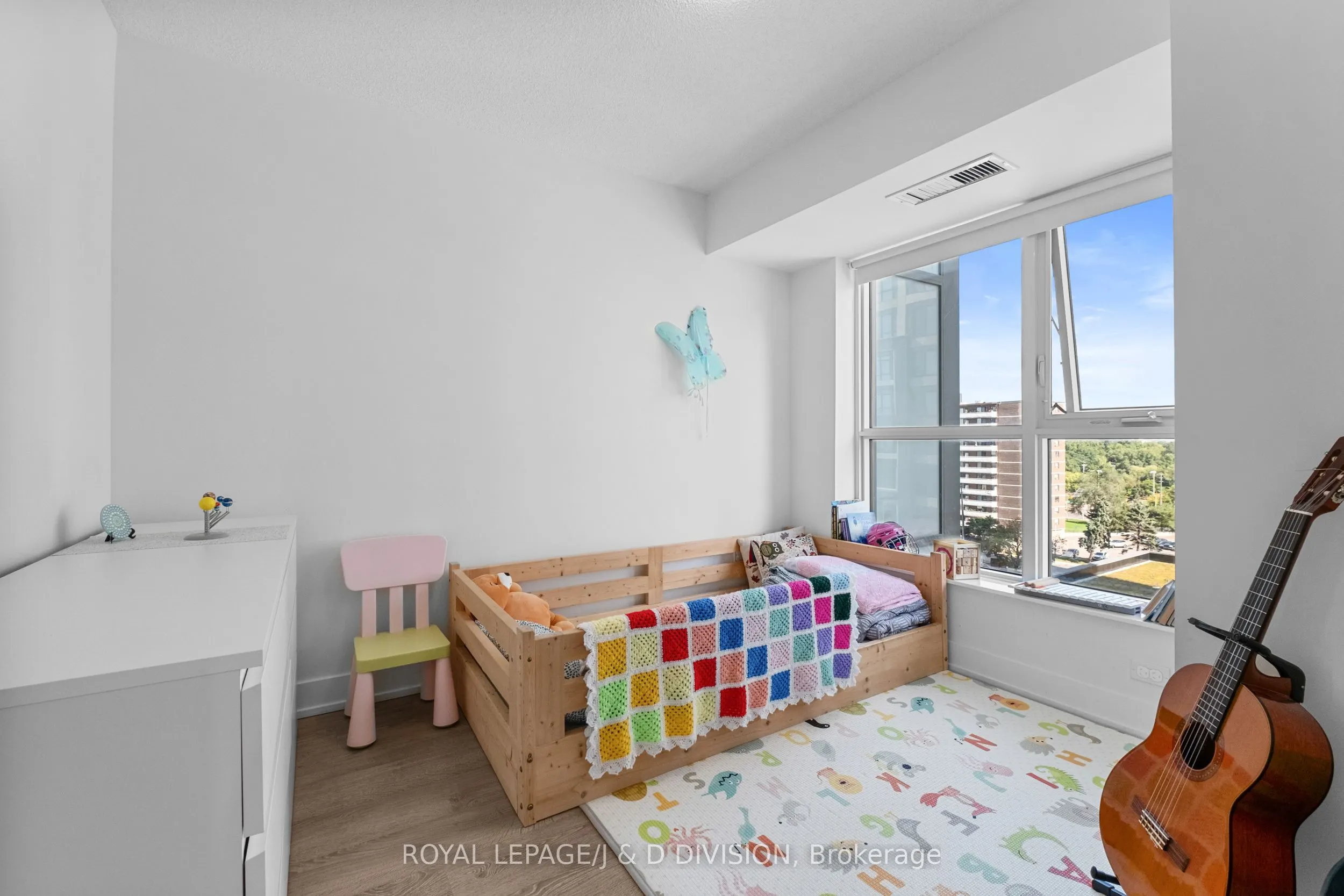 9 Mabelle Avenue, #819