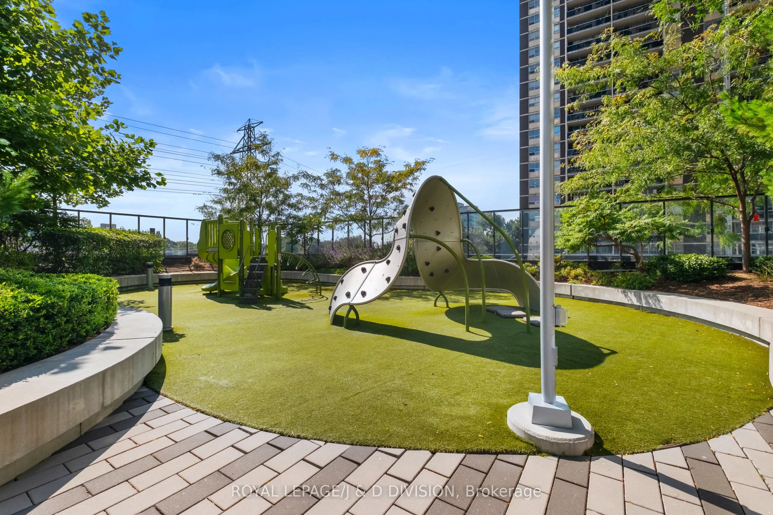 9 Mabelle Avenue, #819