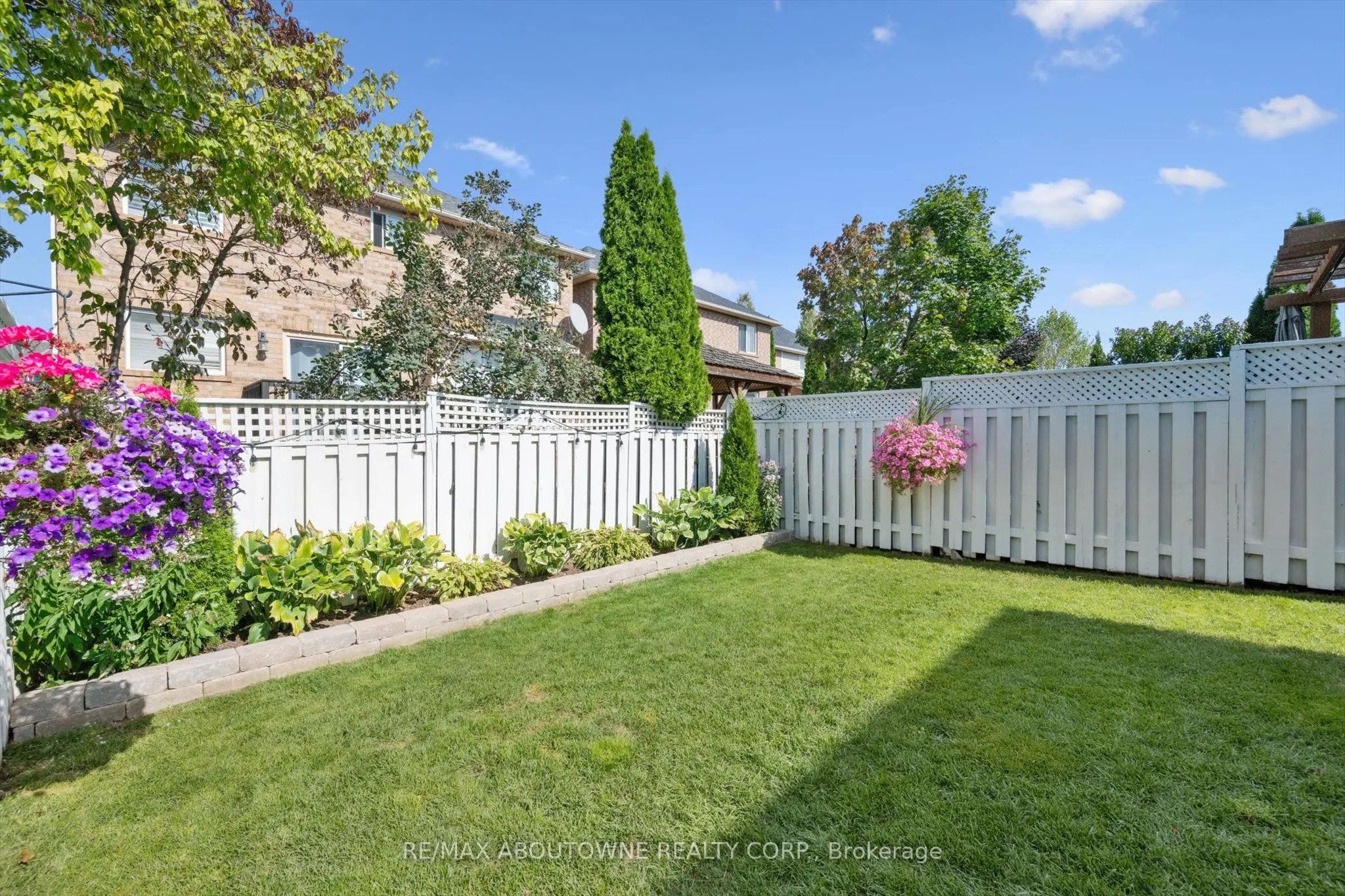 2460 NEWCASTLE Crescent