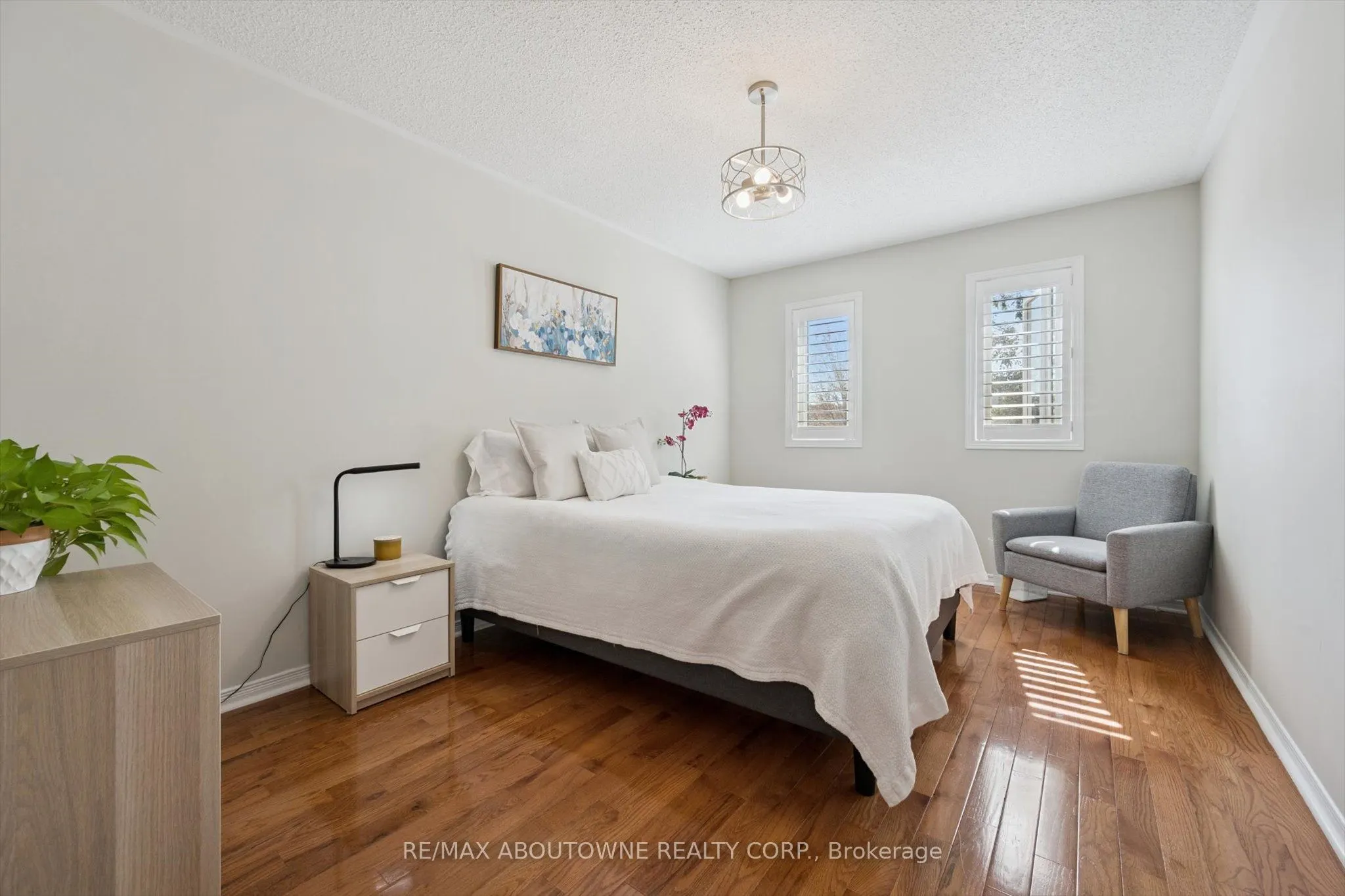2460 NEWCASTLE Crescent