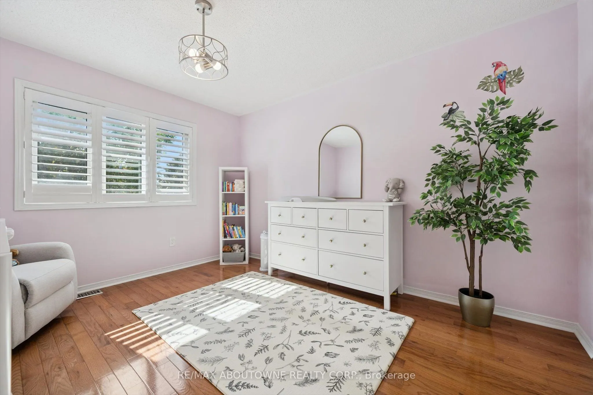2460 NEWCASTLE Crescent