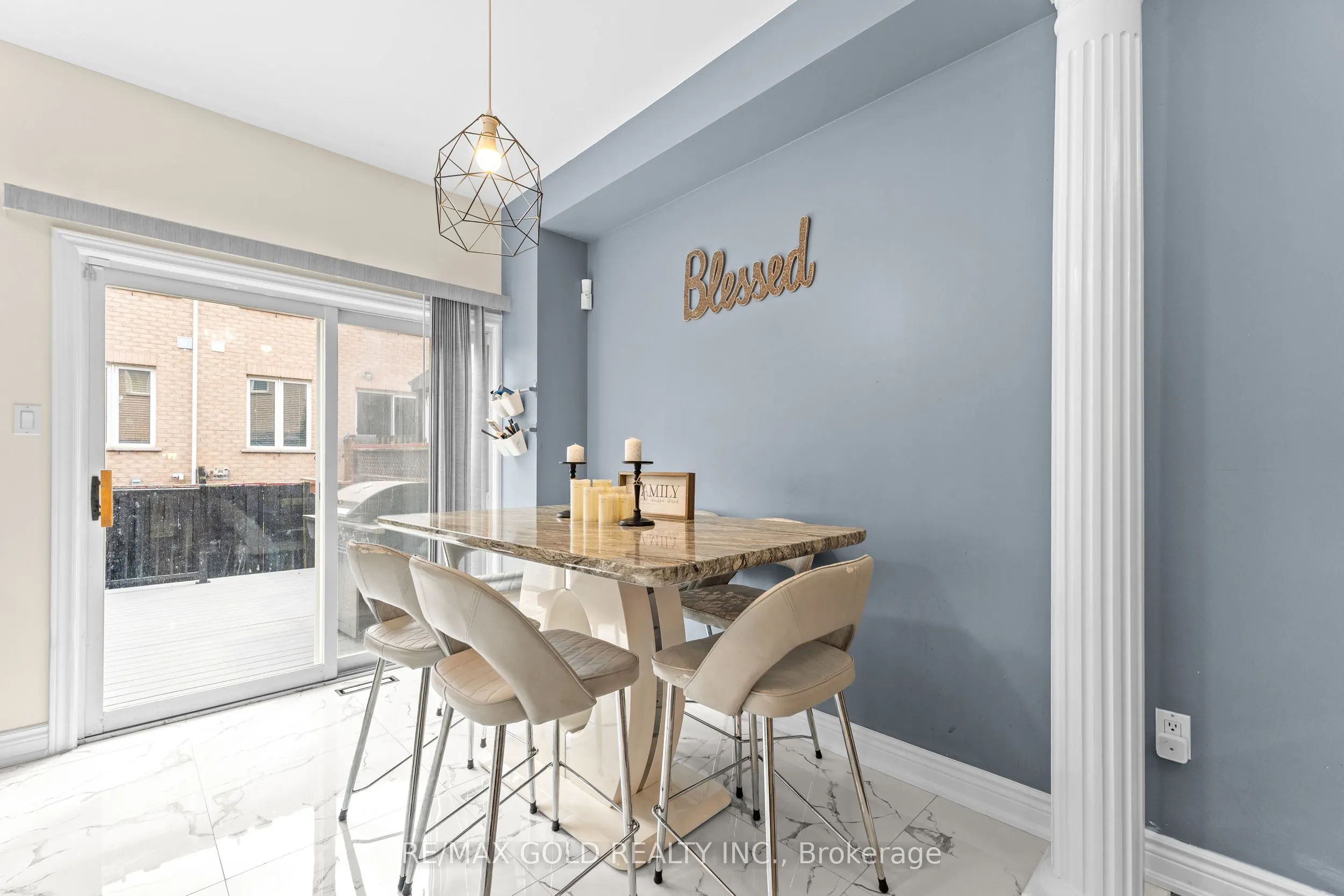 61 Nelson Street W, #6