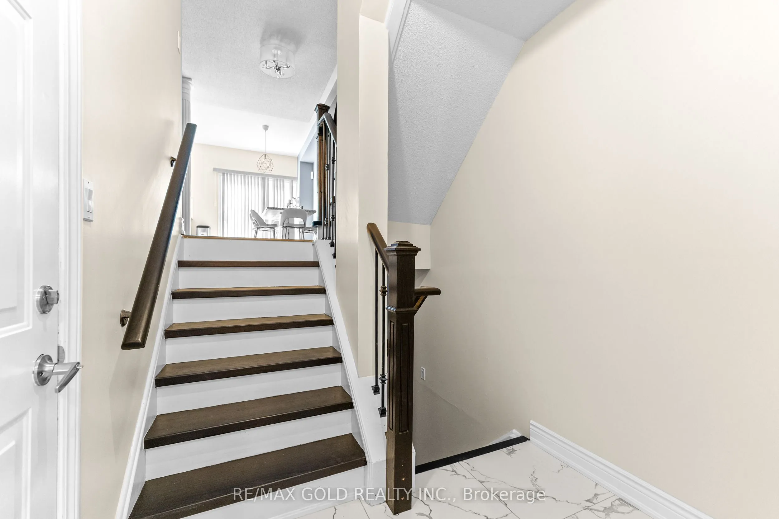 61 Nelson Street W, #6