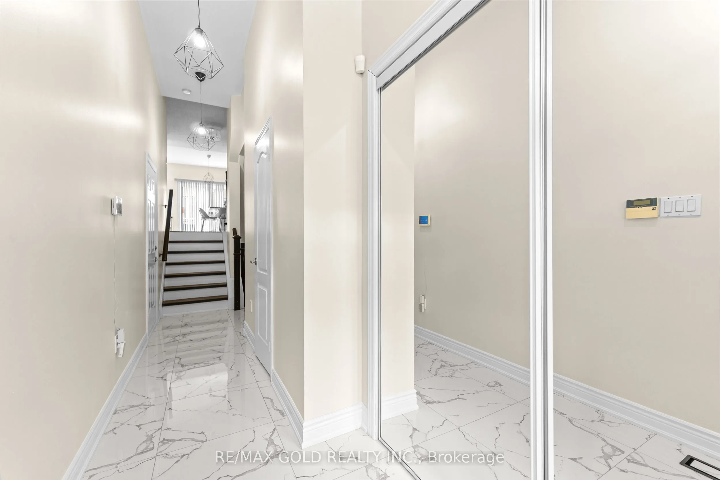 61 Nelson Street W, #6