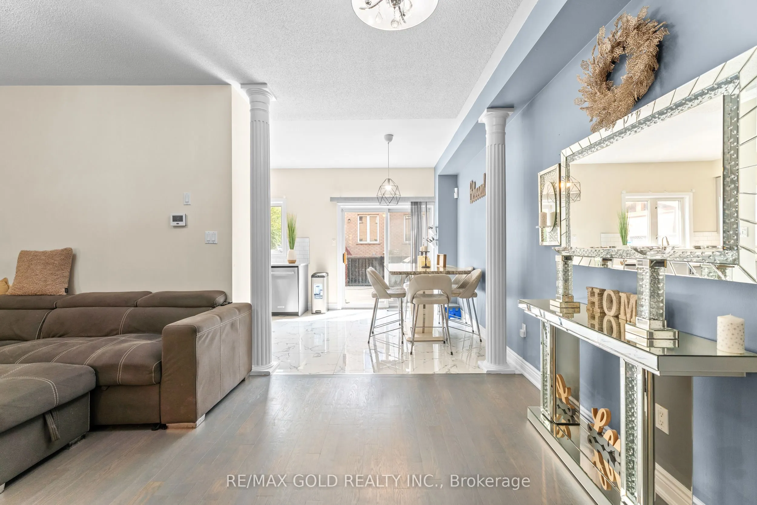 61 Nelson Street W, #6
