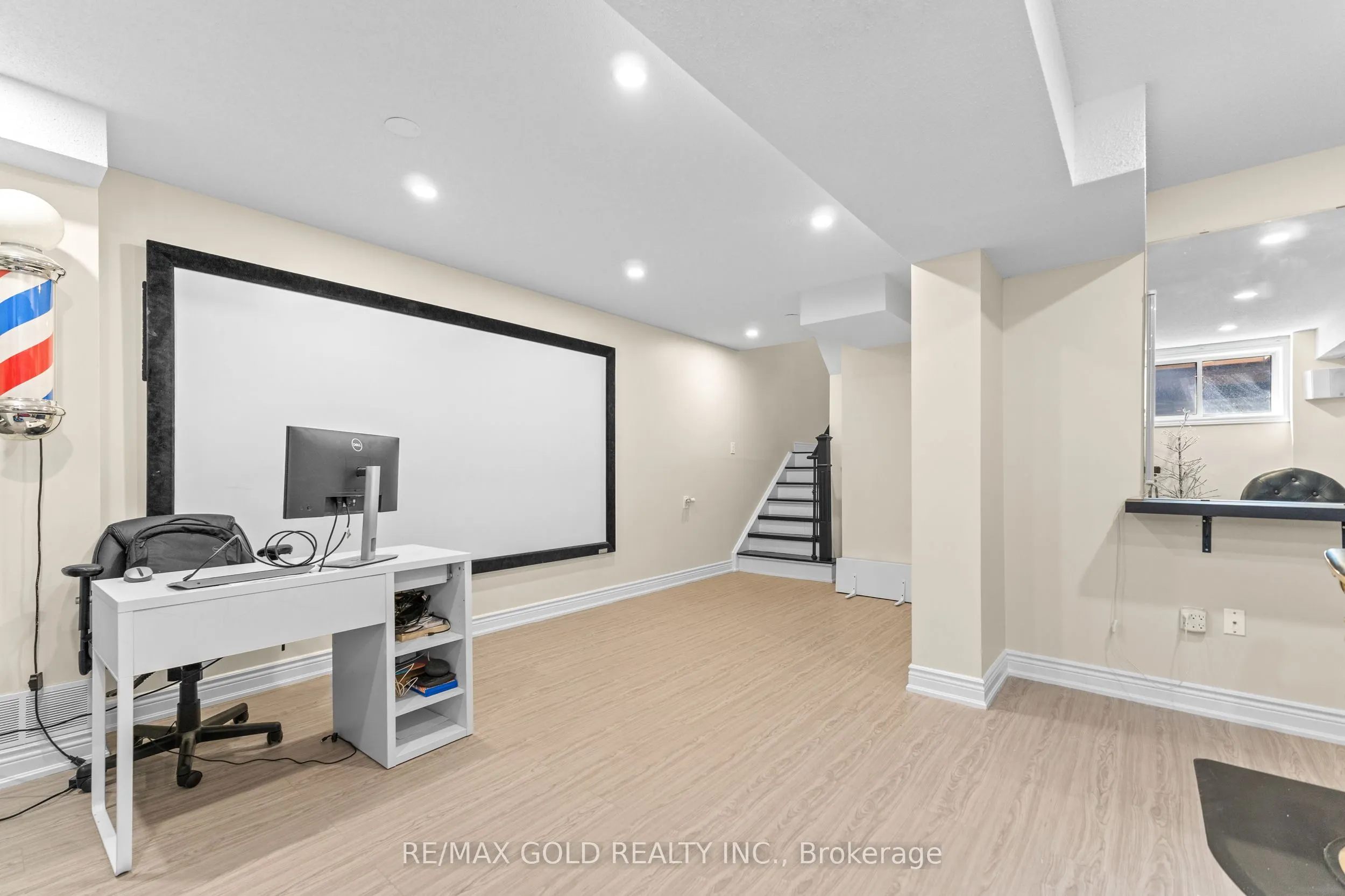 61 Nelson Street W, #6