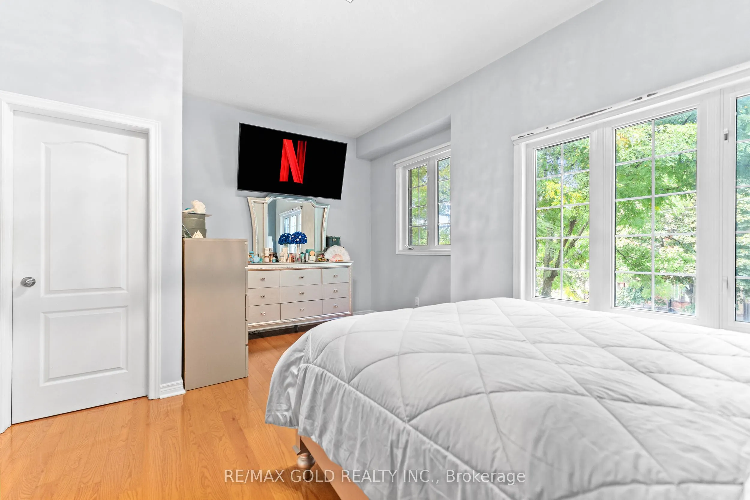 61 Nelson Street W, #6
