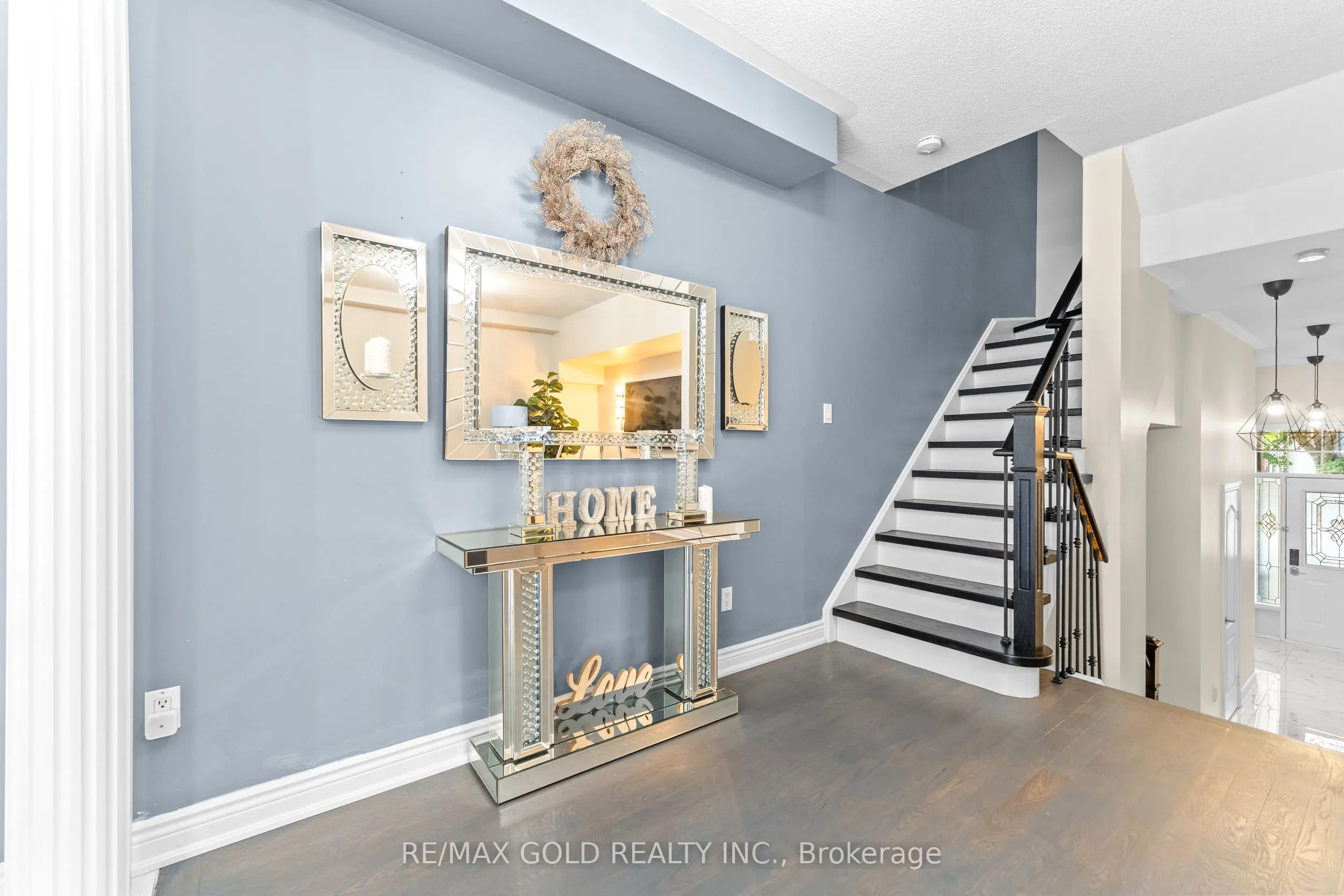 61 Nelson Street W, #6