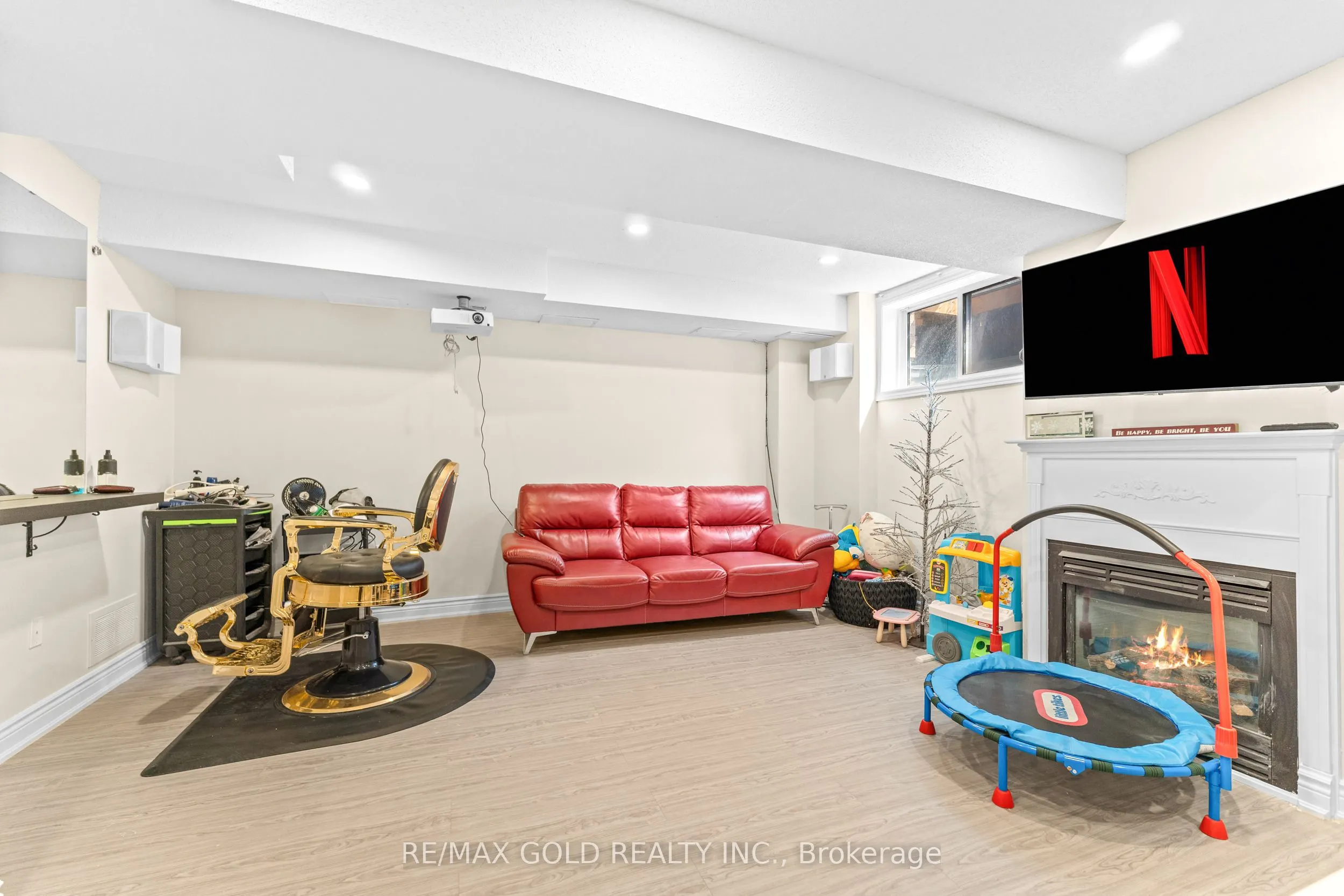61 Nelson Street W, #6
