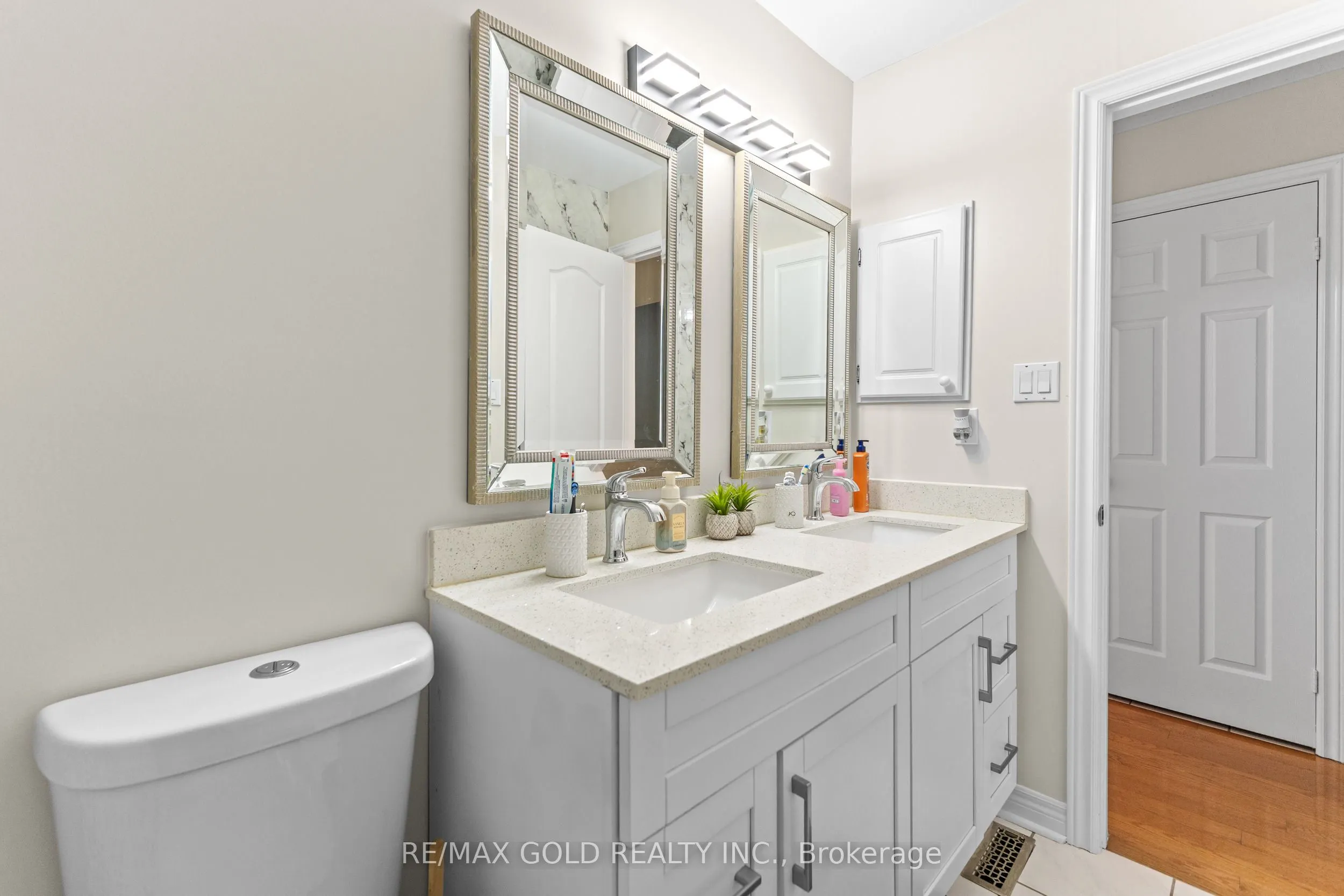 61 Nelson Street W, #6